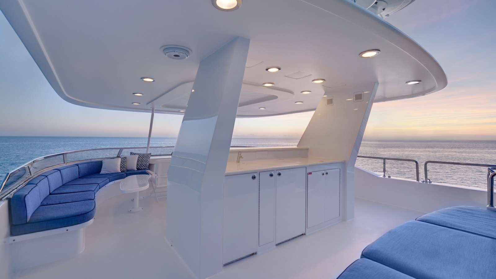 [MOTOR-YACHT-CHASING-DAYLIGHT]-9072-10.jpg