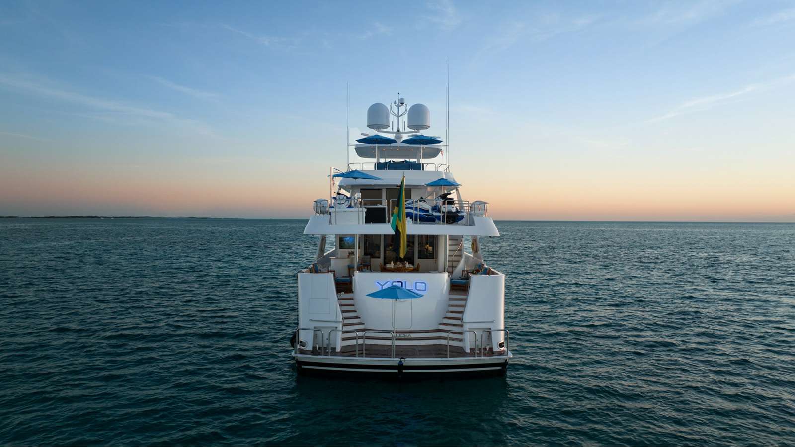 [MOTOR-YACHT-CHASING-DAYLIGHT]-9072-3.jpg