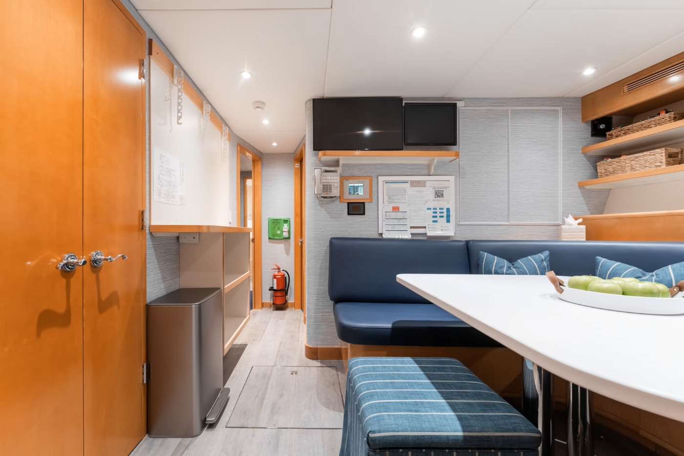 [MOTOR-YACHT-ESPRESSO-III-EX-BURNA-EX-POSITIVE-CARRY]-9063-72.jpg