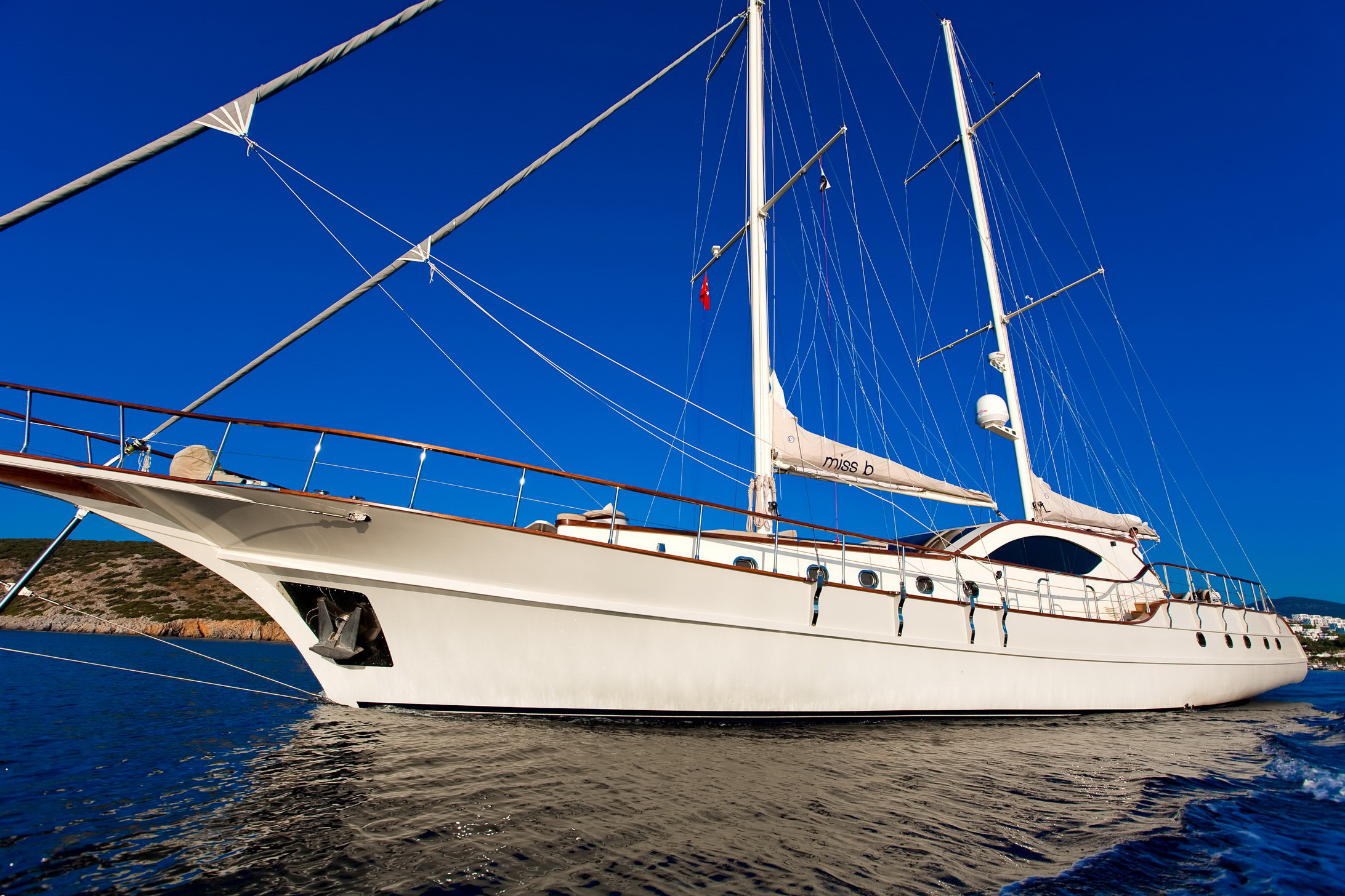 [SAILING-YACHT-MISS-B]-9310-2.jpg