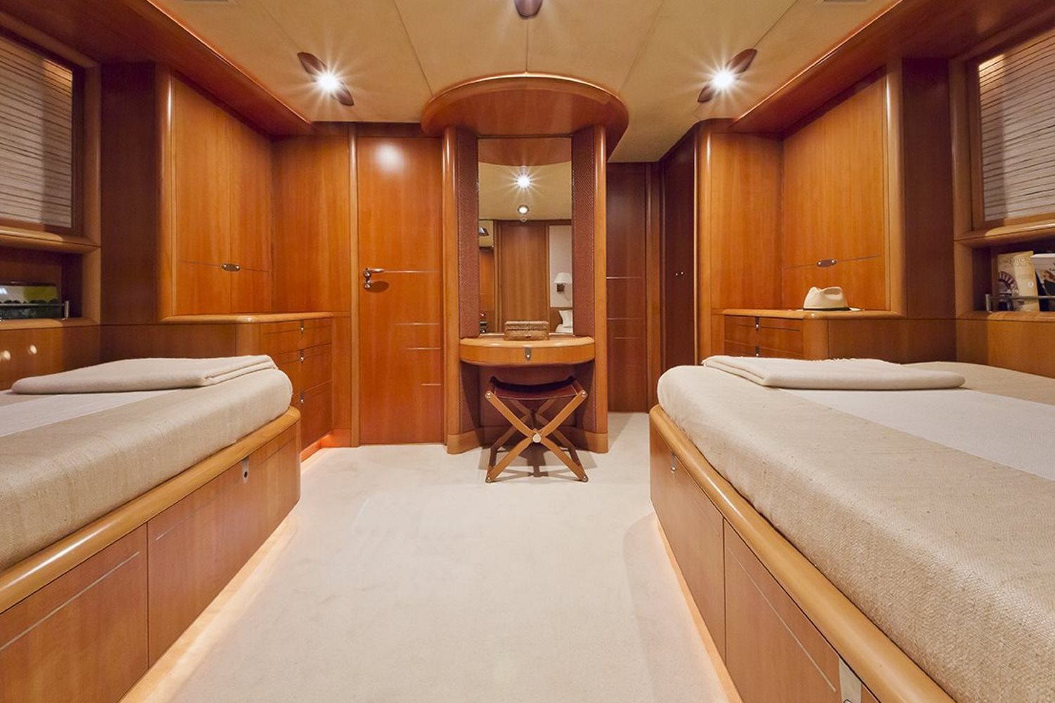 [SAILING-YACHT-THATS-Y]-977-1.jpg