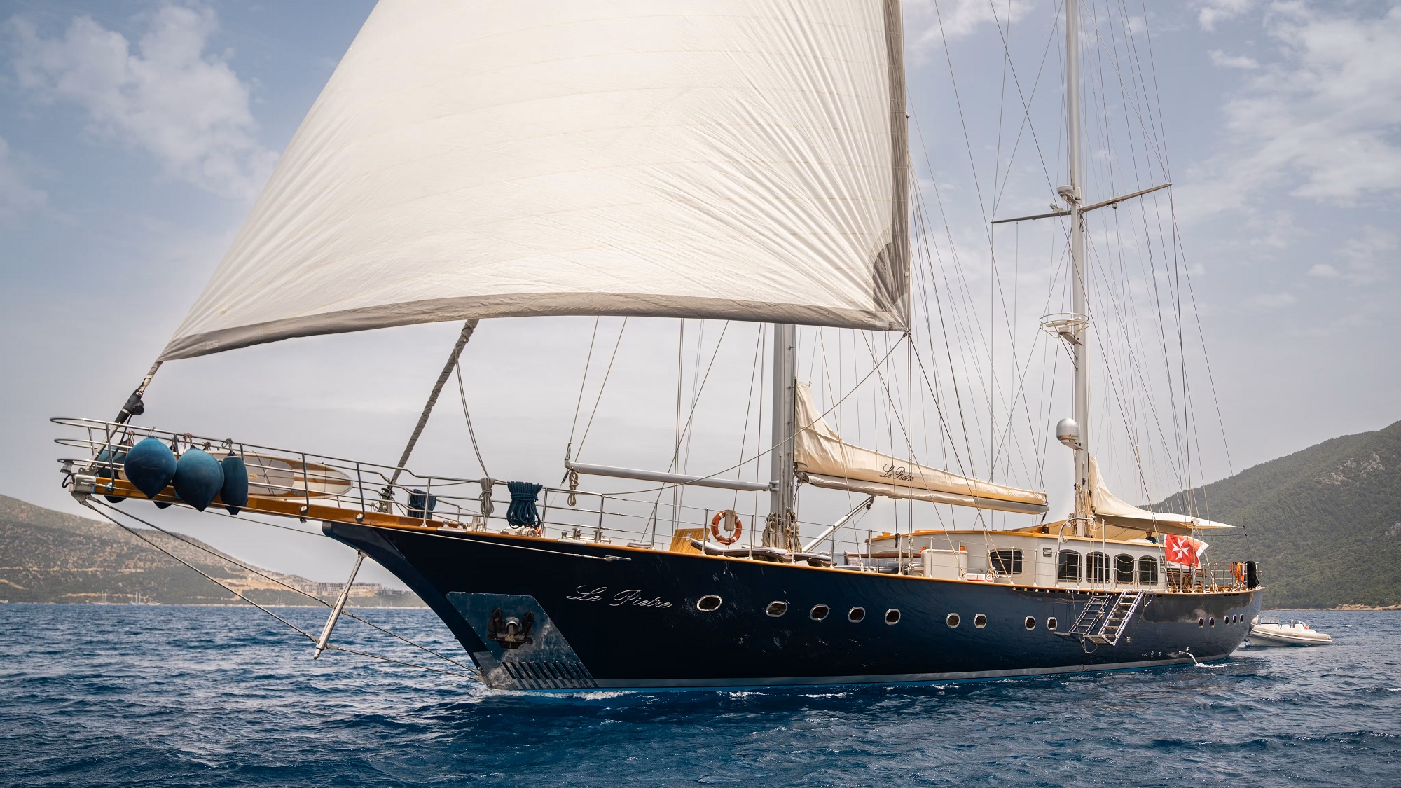 101 Sailing yacht LE PIETRE.jpg