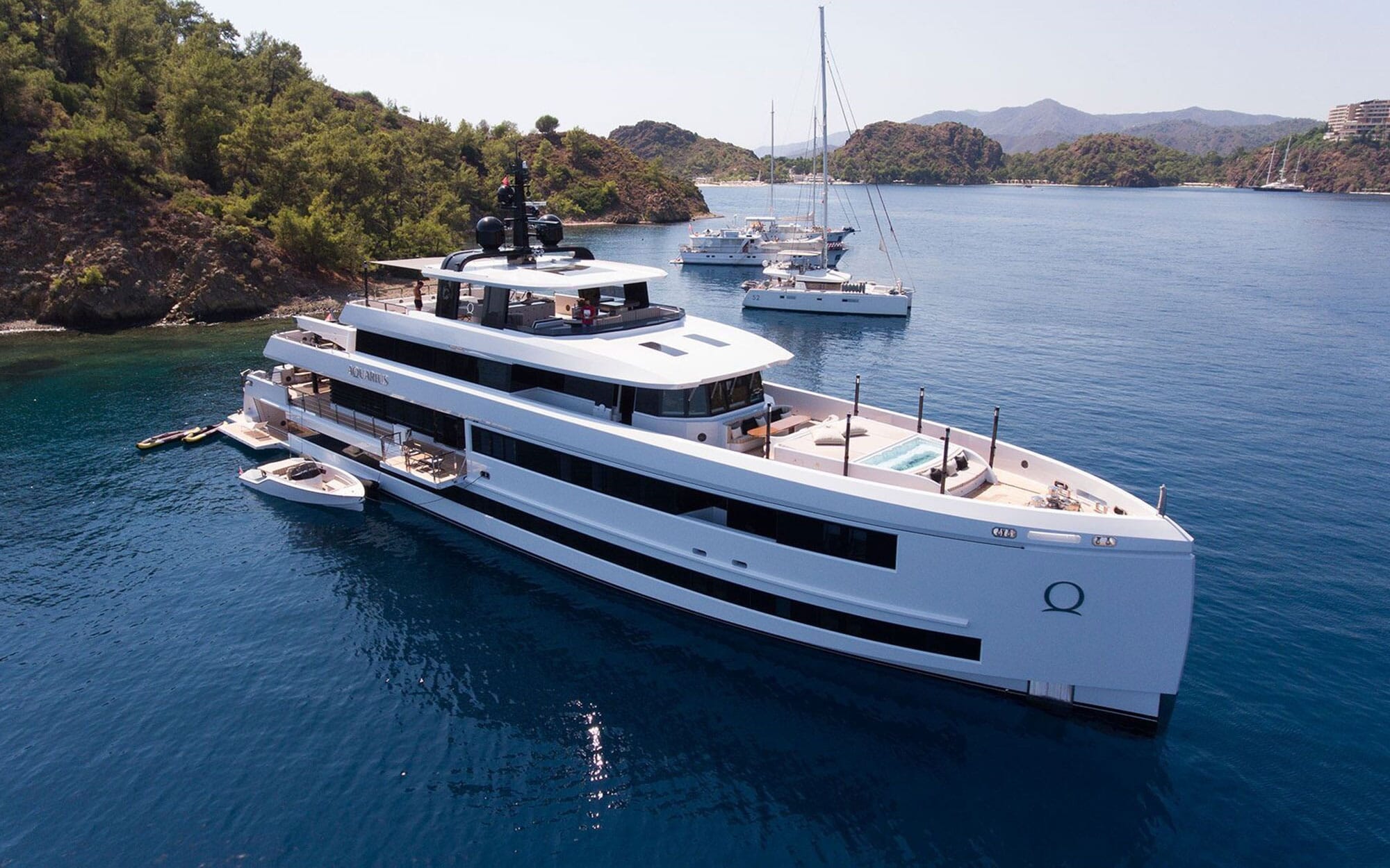 101 Superyacht AQUARIUS.jpg