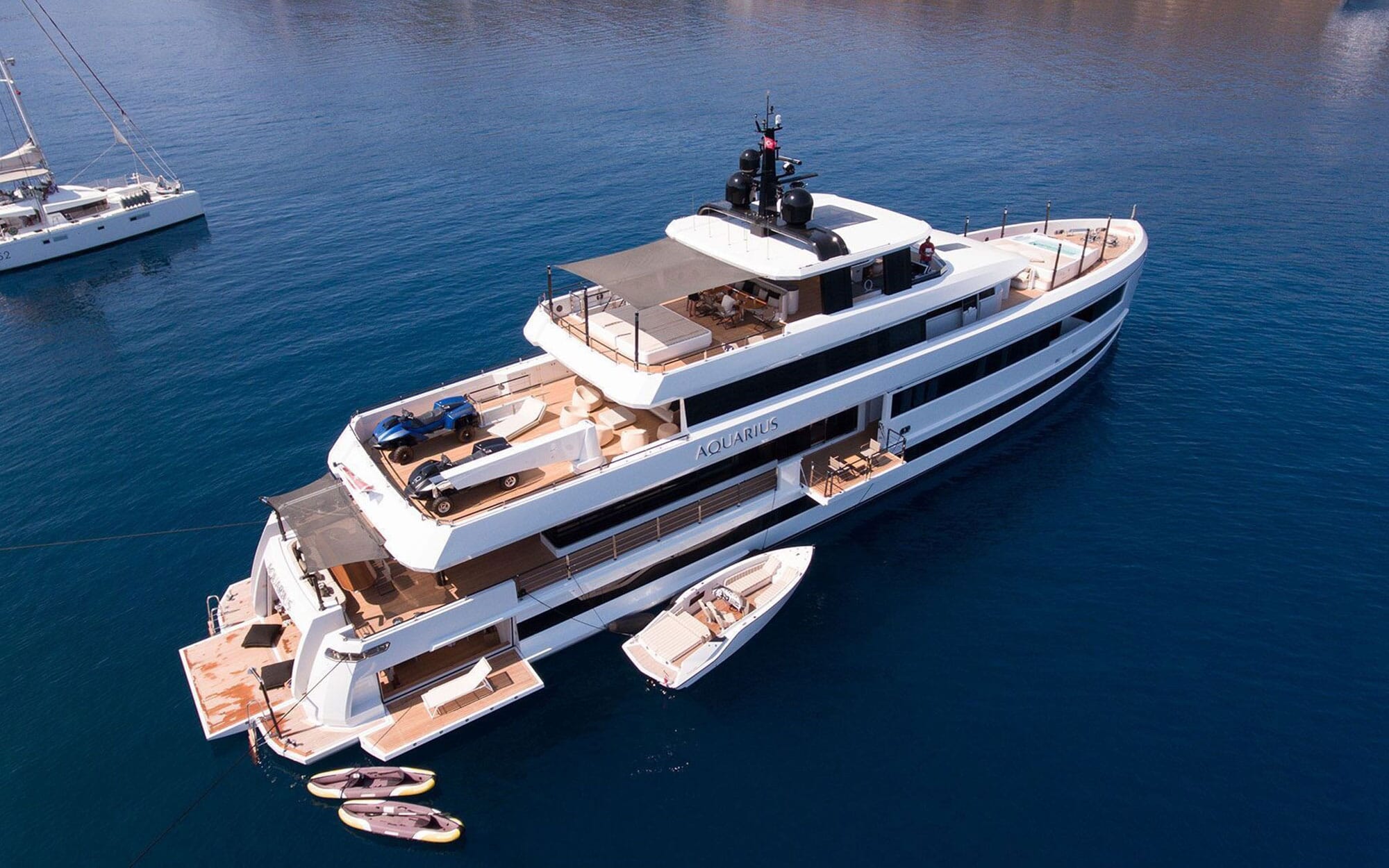102 Luxury yacht AQUARIUS.jpg