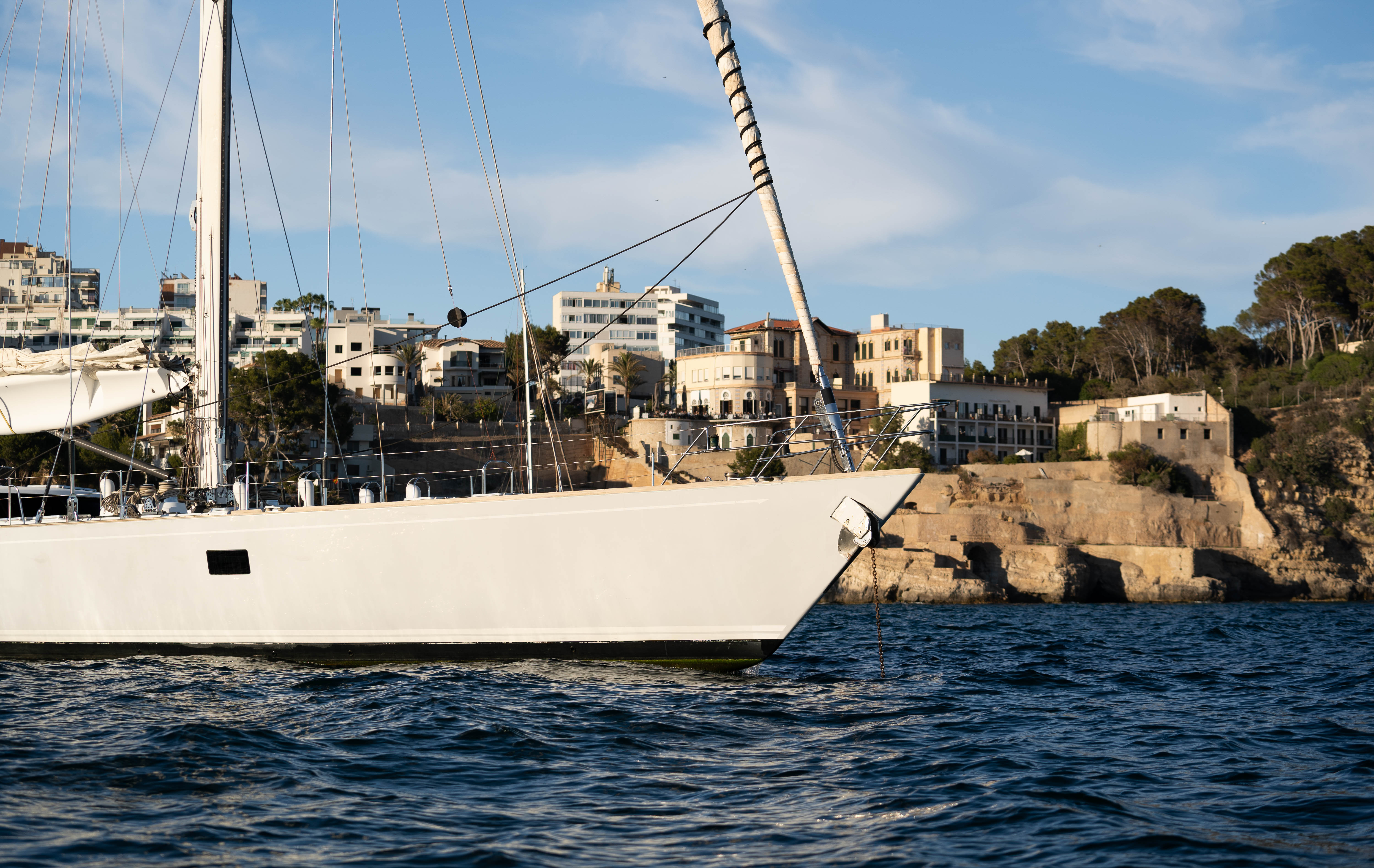 102 Luxury yacht YQUEM.jpg