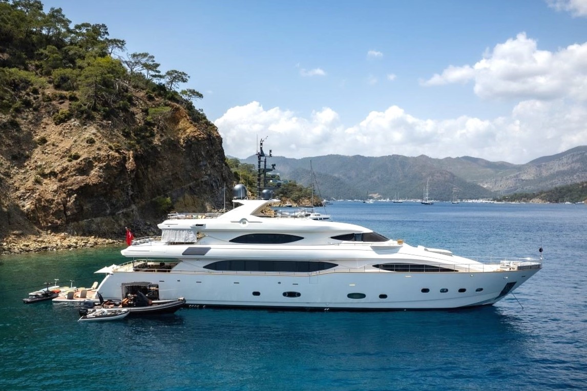 102 Motor yacht ARIELA.jpg