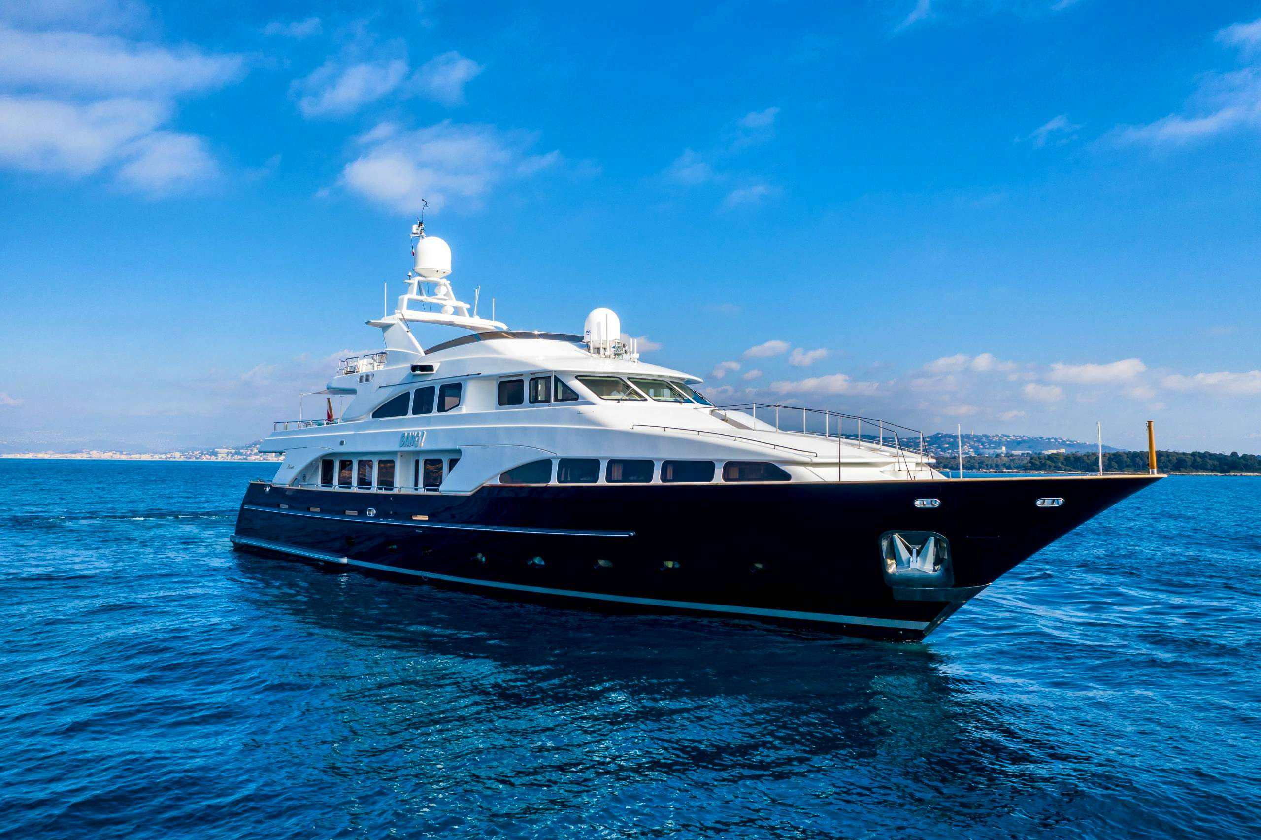 103 Motor yacht BANG!.jpg