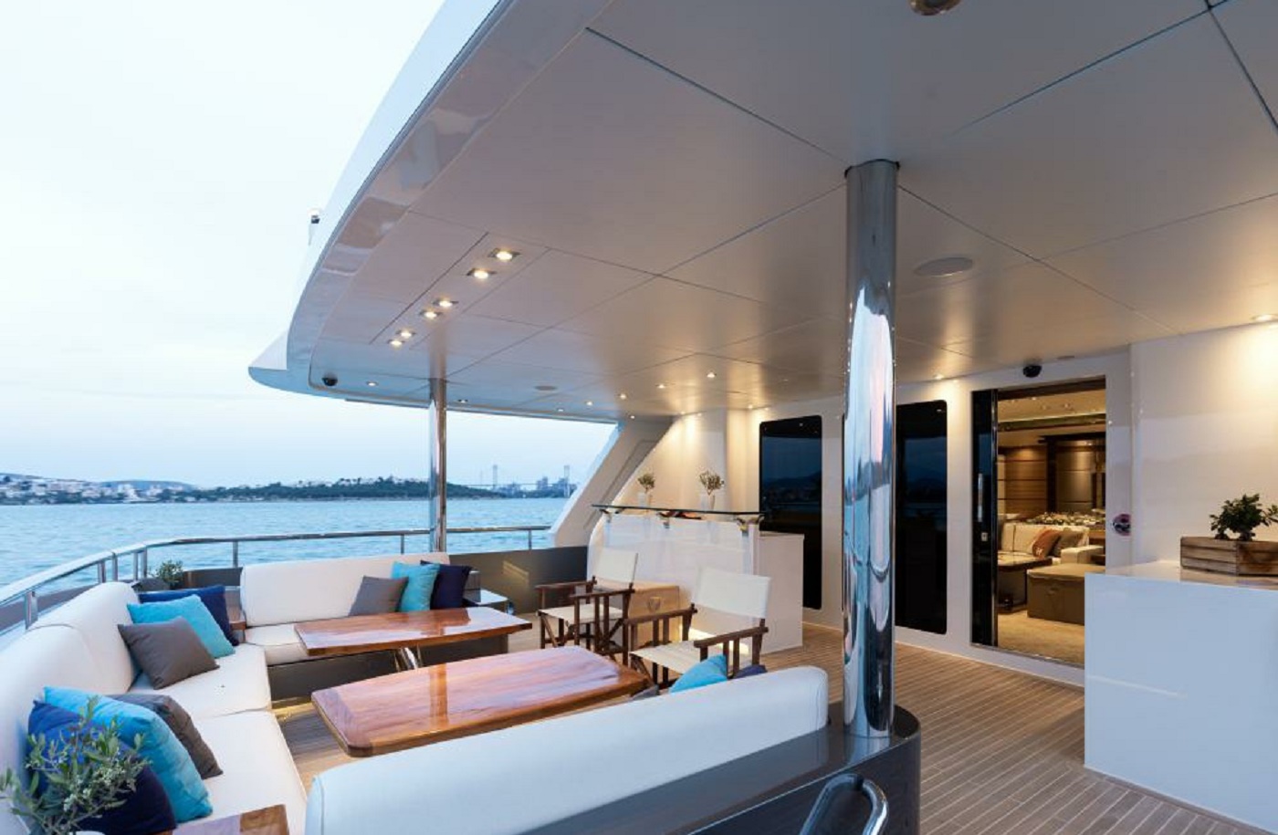2.3 Main deck aft.jpg