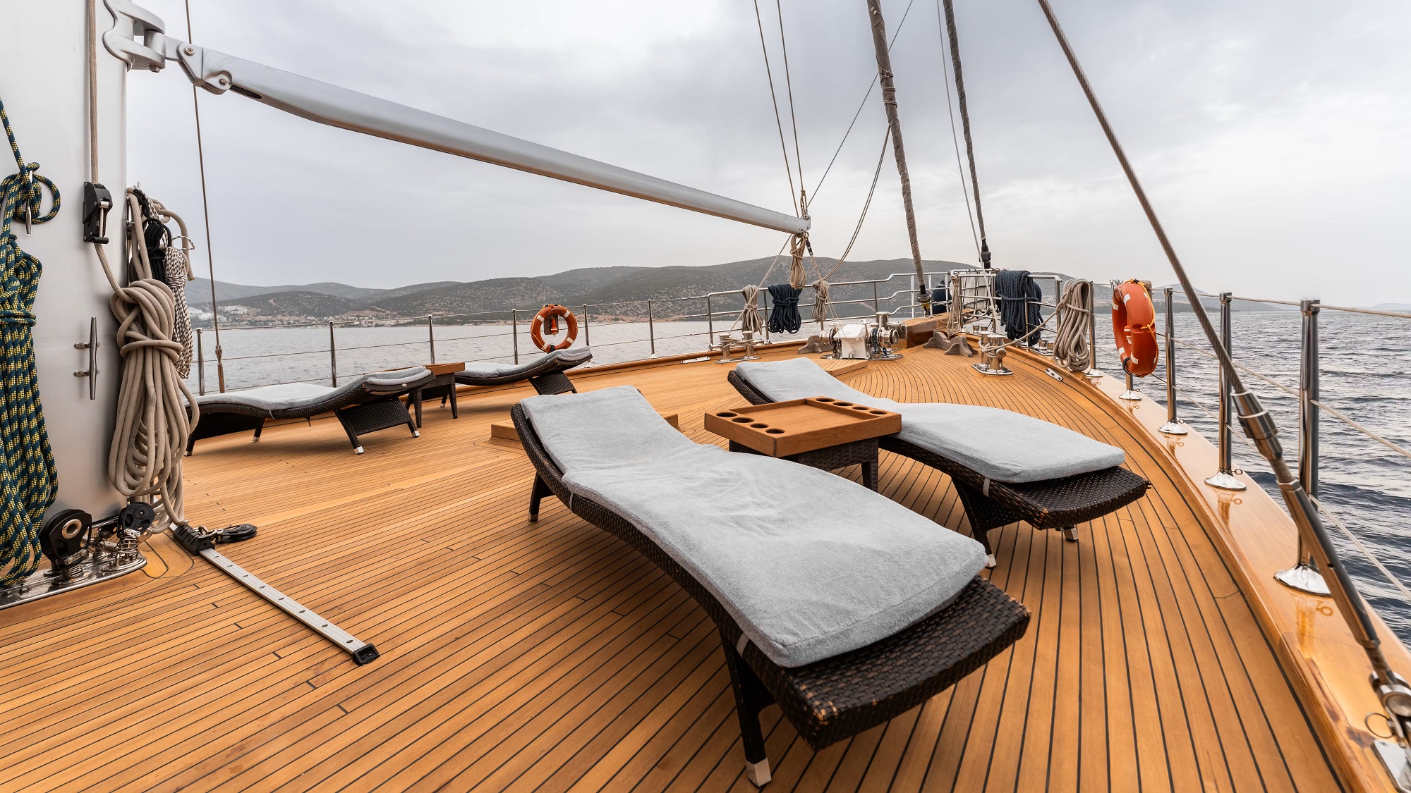 202 Bow deck.jpg