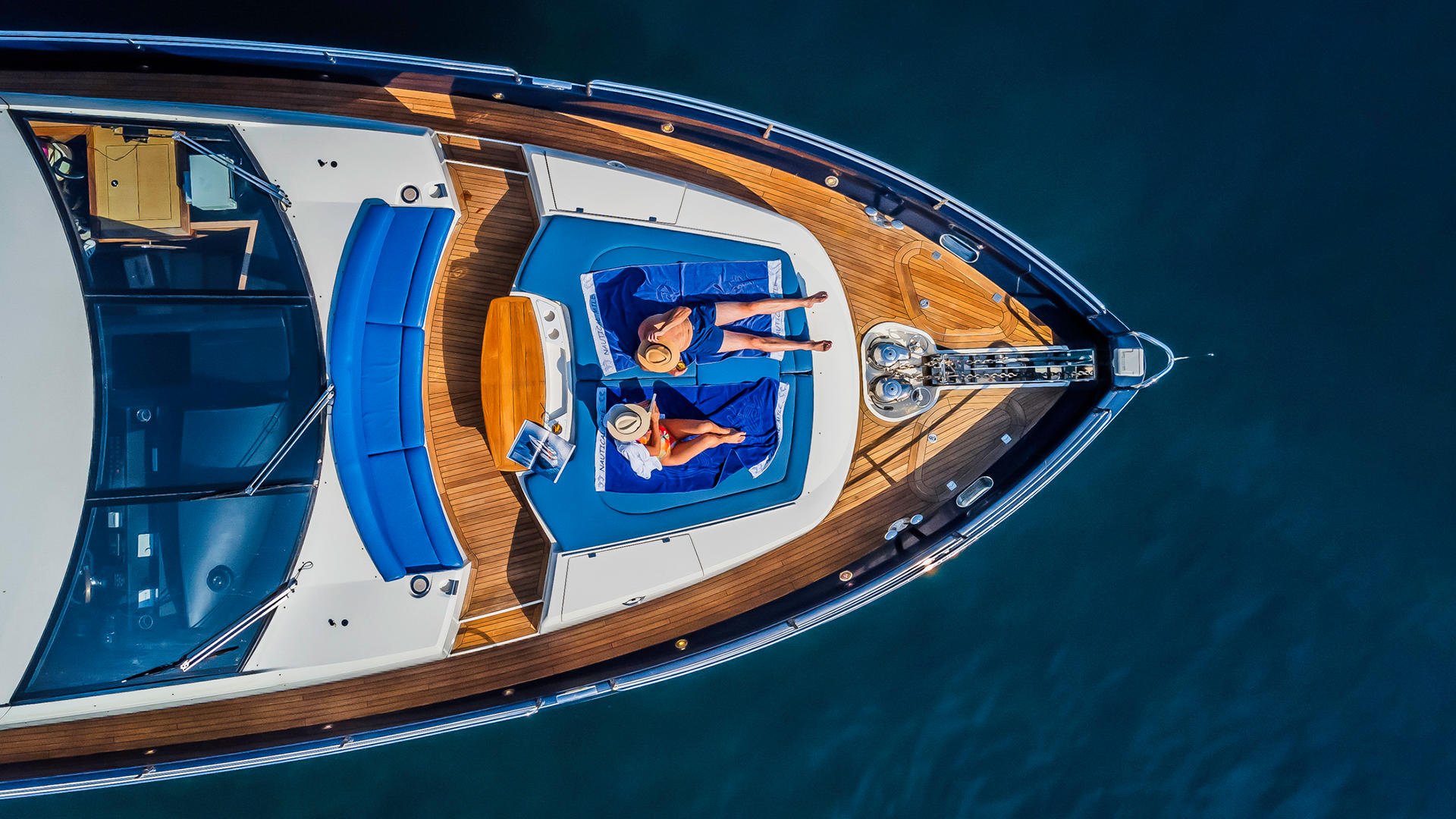 202 Foredeck seating and sun pads.jpg