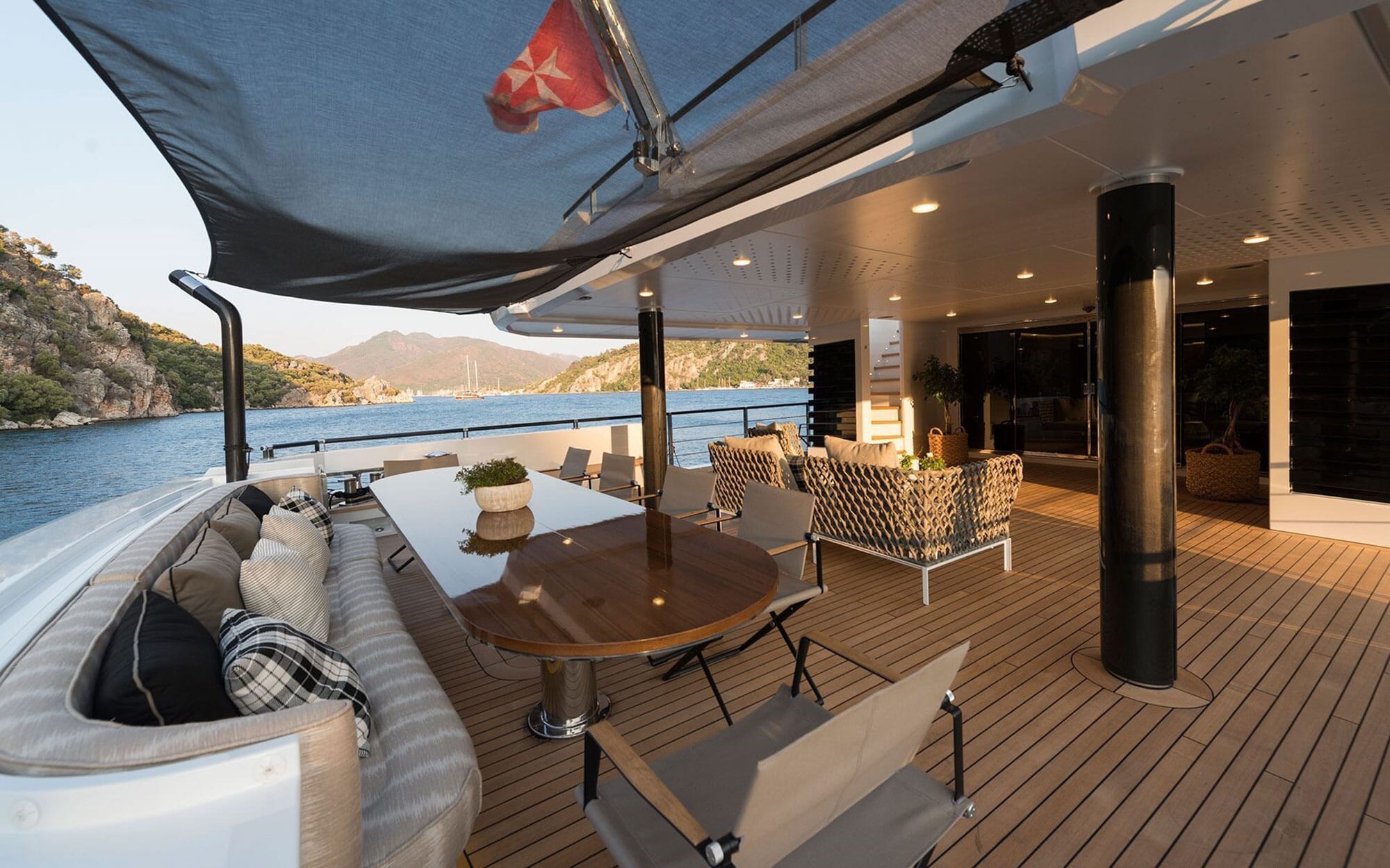 202 Main deck dining and seating area.jpg