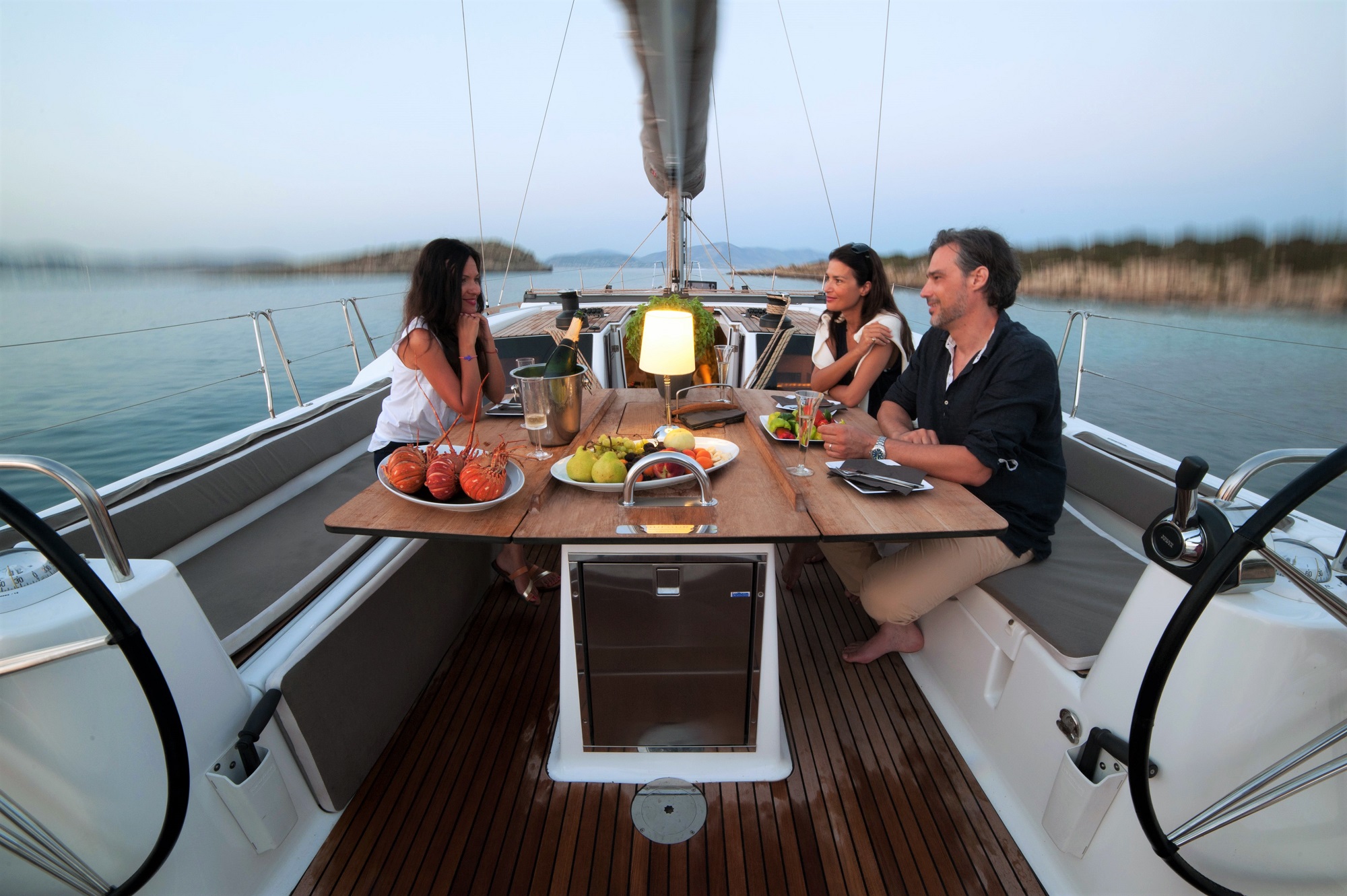 202 Main deck dining.jpg