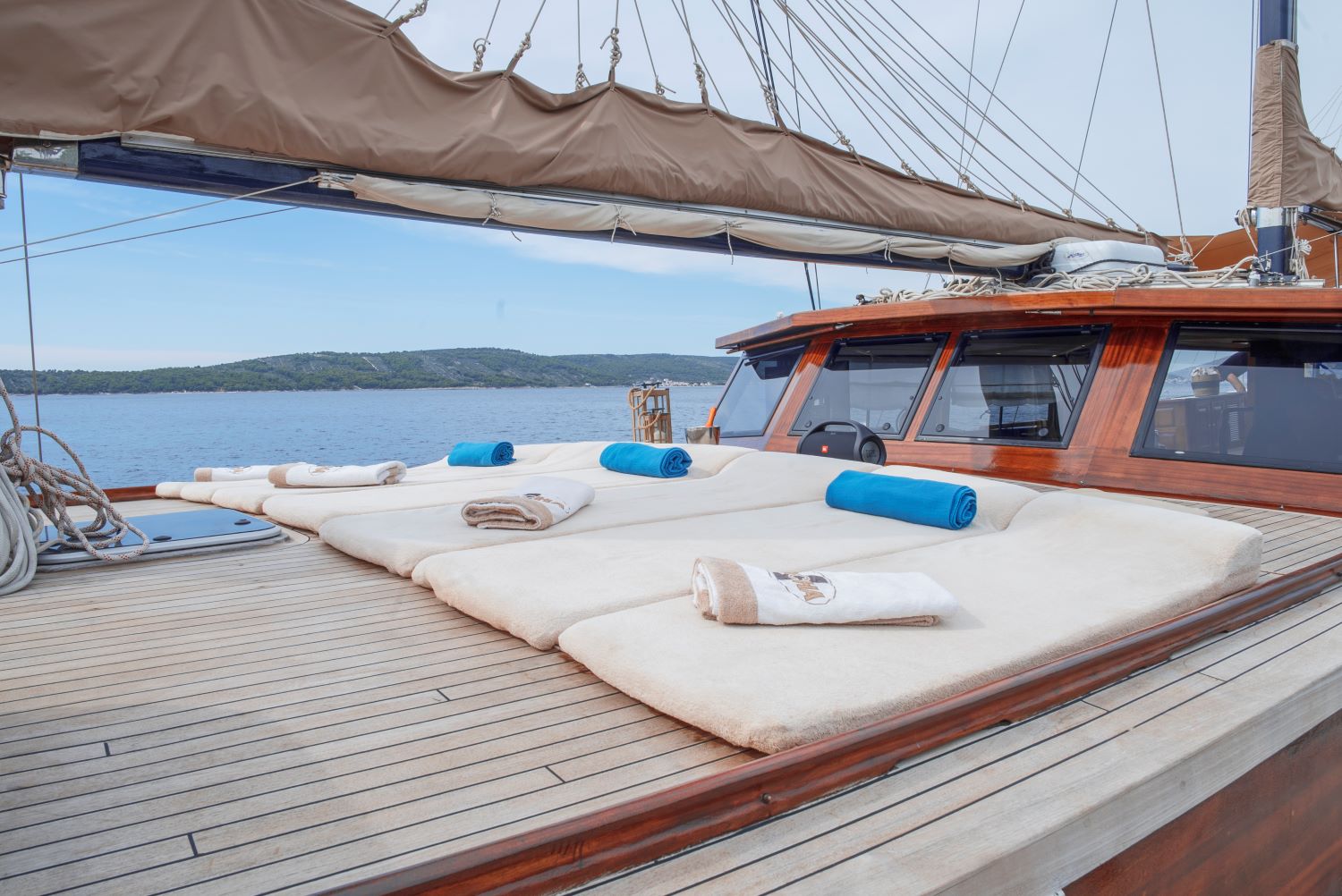 202 Sun deck.jpg