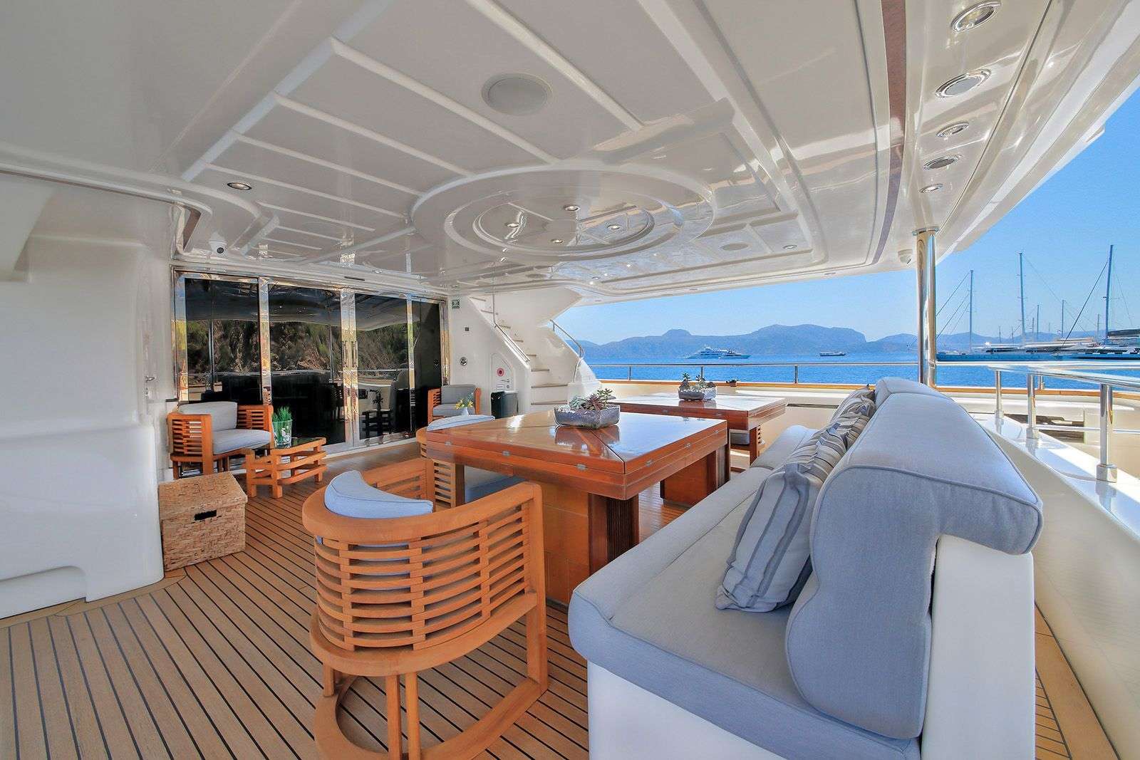 203 Main deck aft.jpg