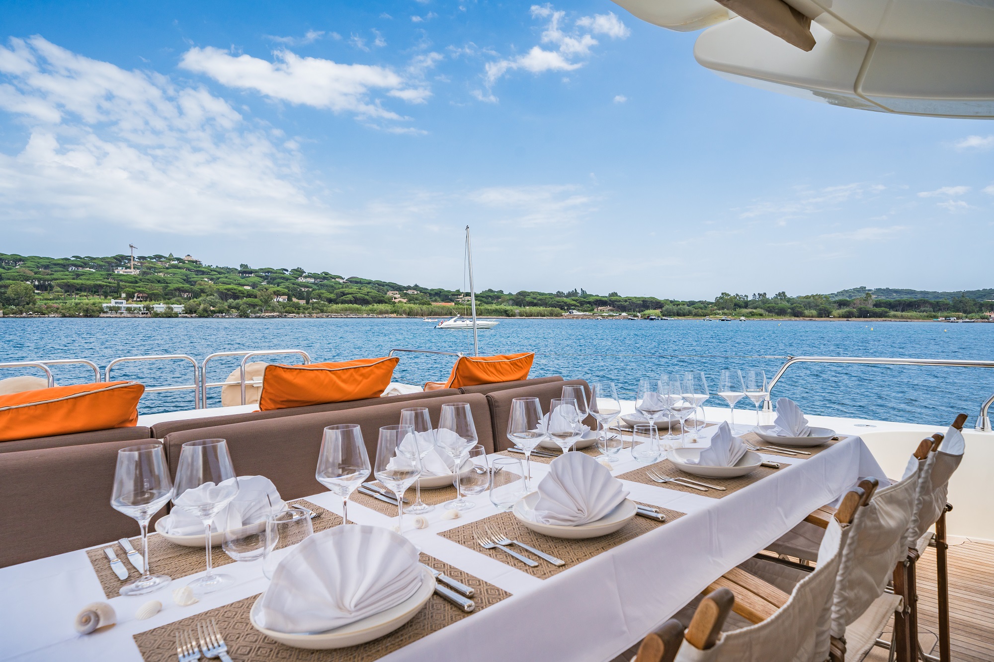 203 Main deck dining.jpg