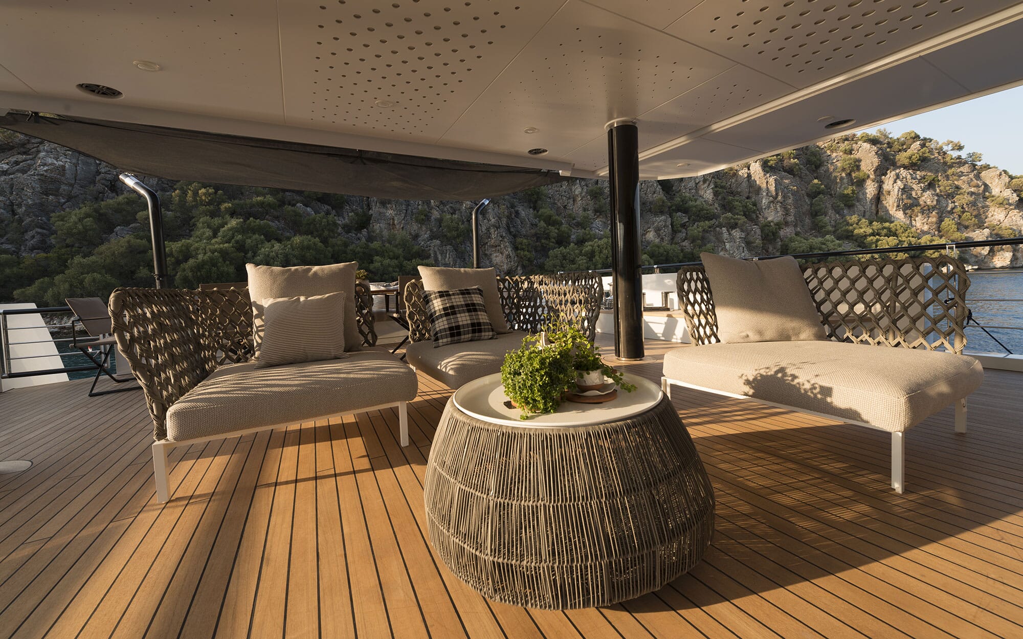 203 Main deck seating area.jpg