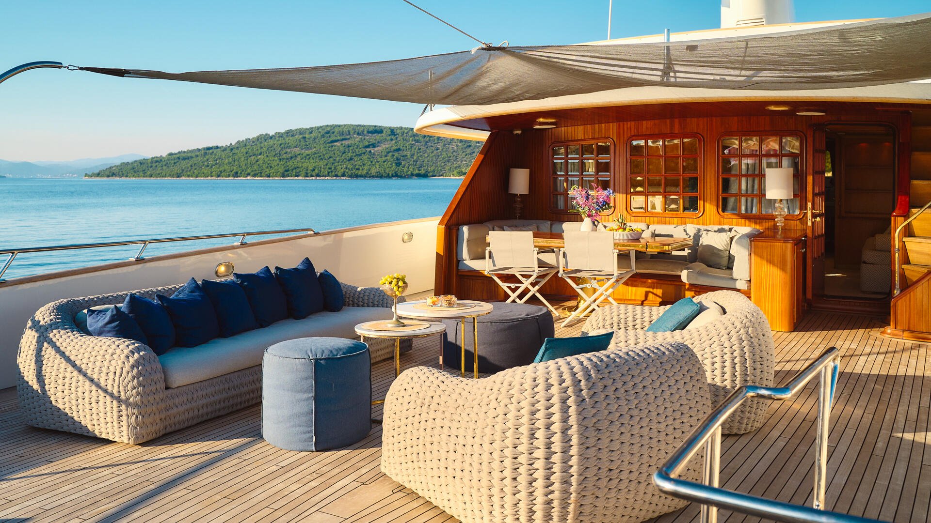 203 Sun deck seating.jpg