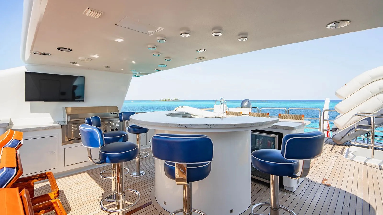 204 Bar on Sun deck.jpg
