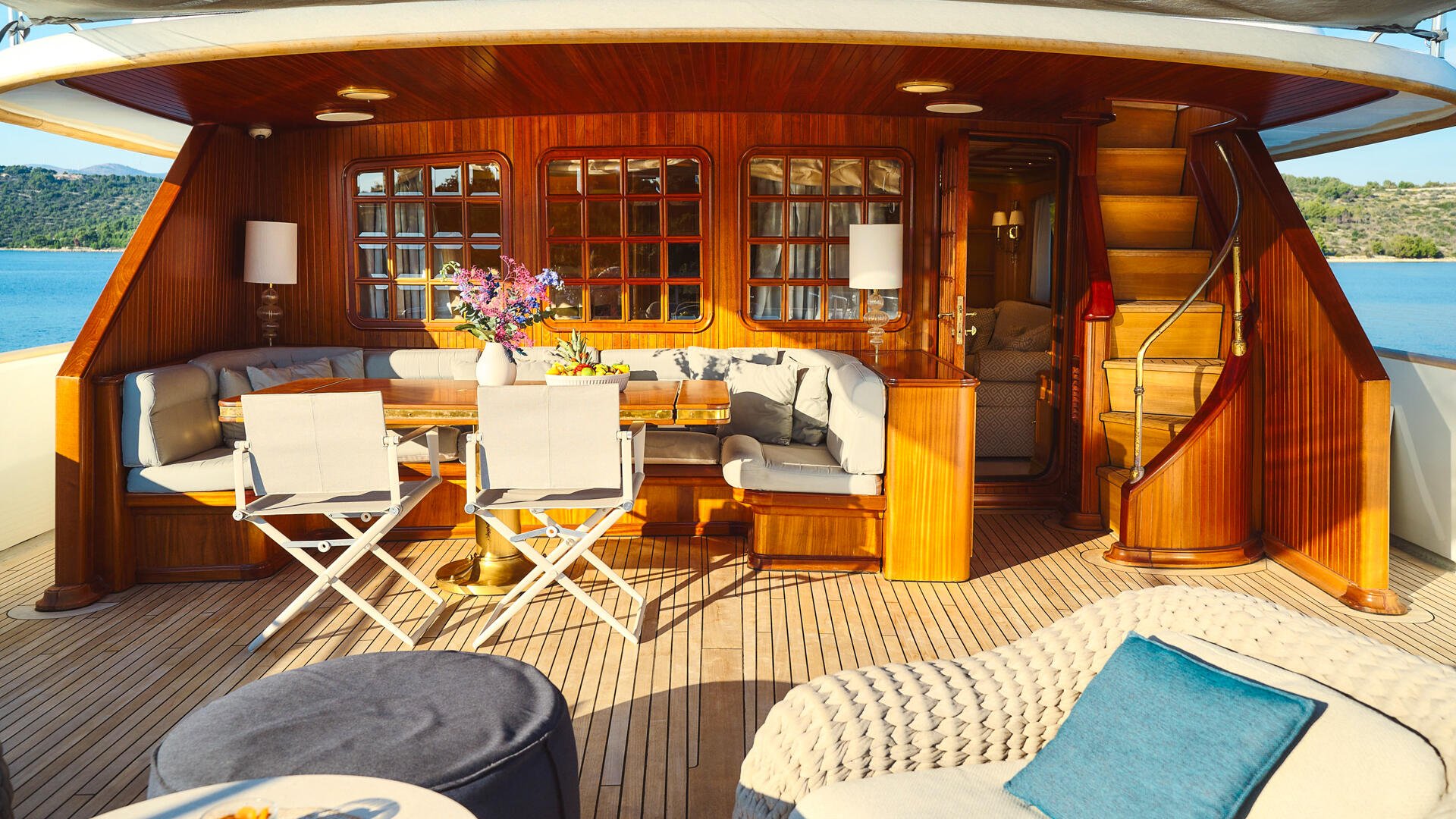 204 Sun deck dining.jpg