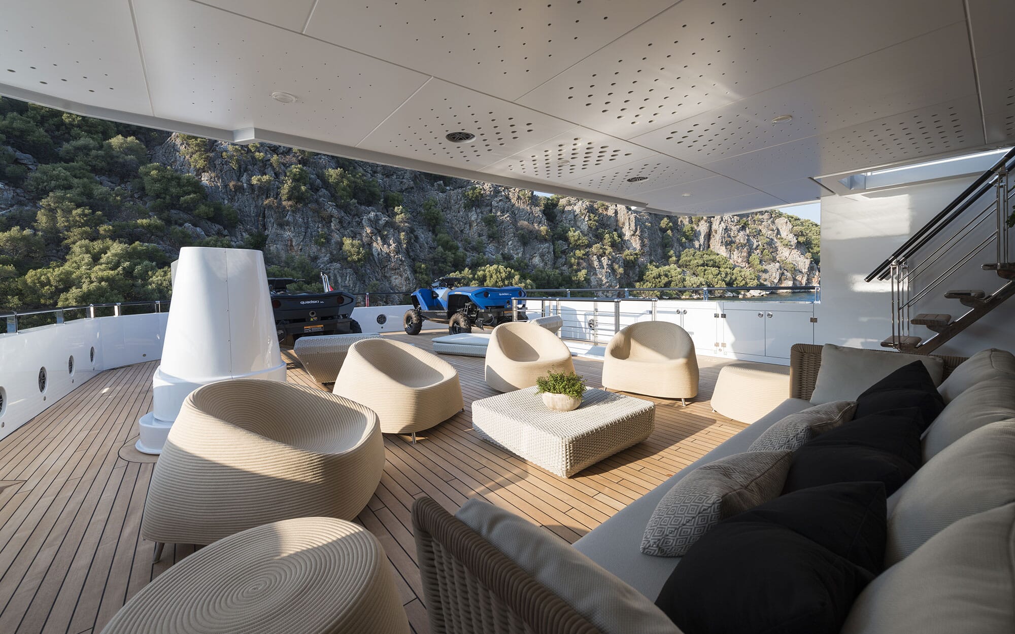 204 Upper deck lounge.jpg