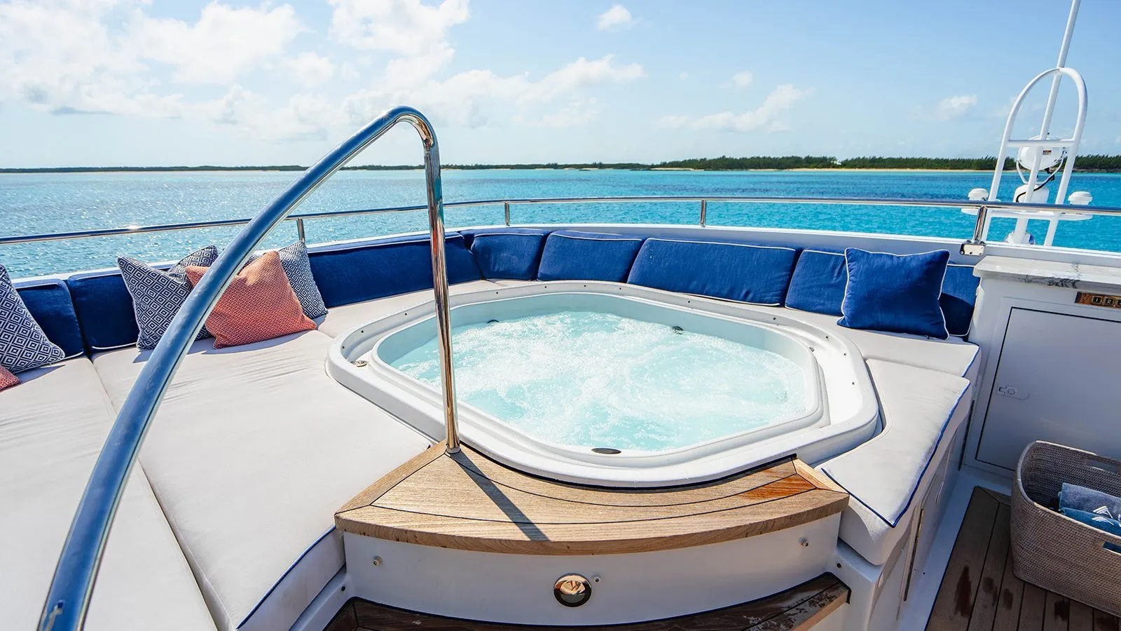 205 Jacuzzi on Sun deck.jpg