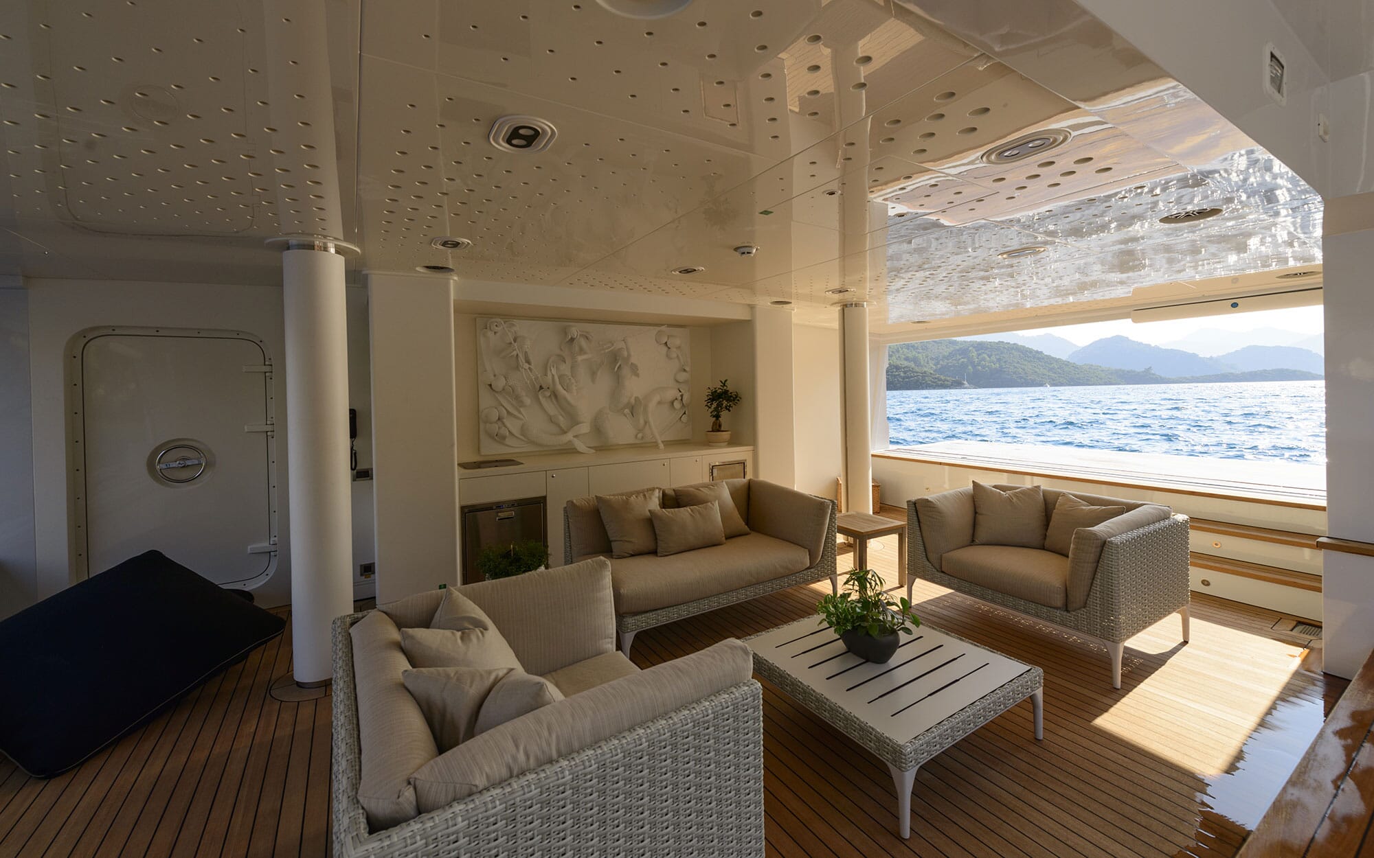 206 Lower deck lounge alternative view.jpg