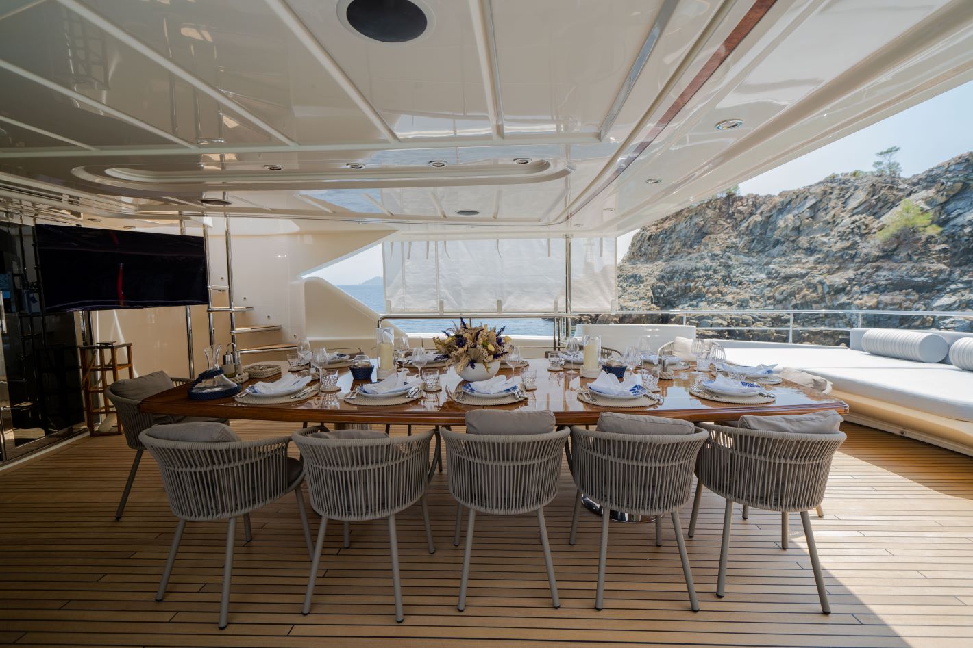 210 Upper deck dining.jpg