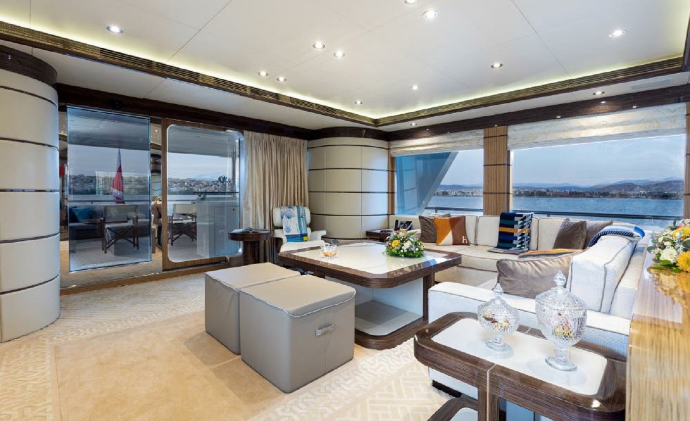 3.3 Main salon lounge view aft to port.jpg