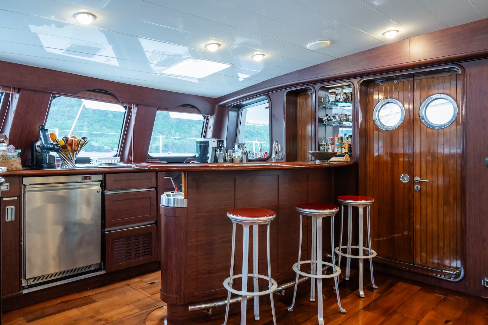 303 Interior bar.jpg