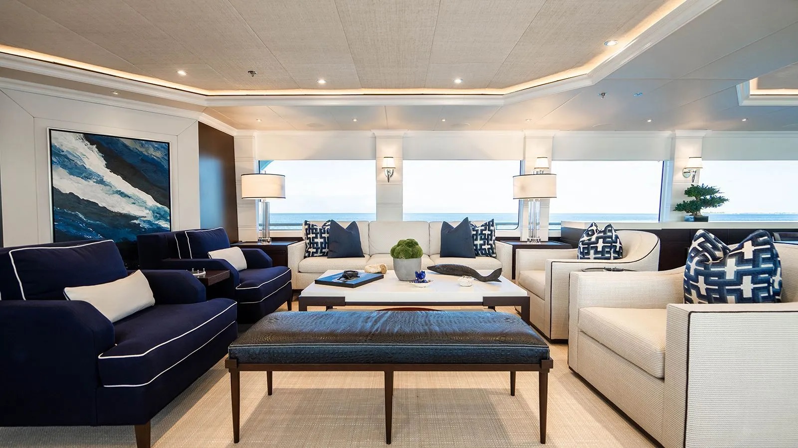 305 Main deck salon.jpg
