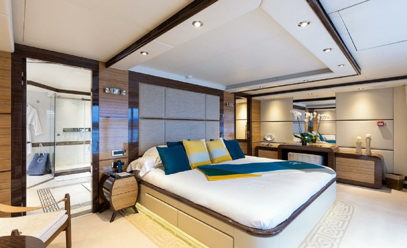 4.2 Upper deck master suite with ensuite bathroom.jpg