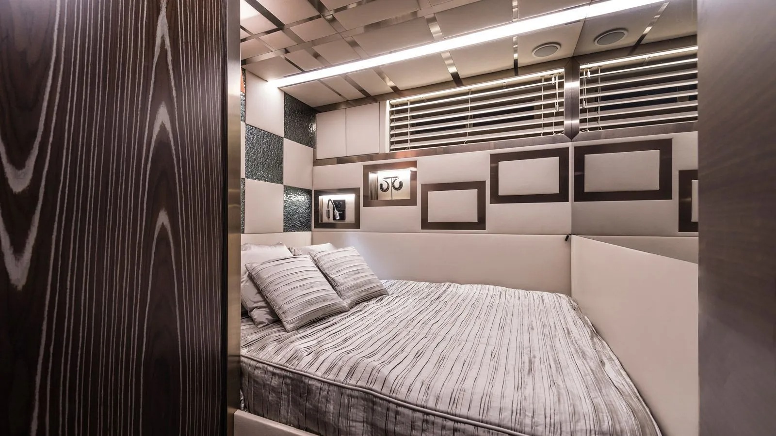4.3 Double cabin.jpg