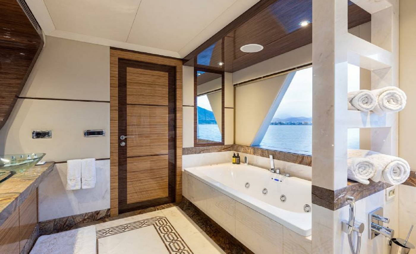 4.3 Master ensuite with full bath.jpg