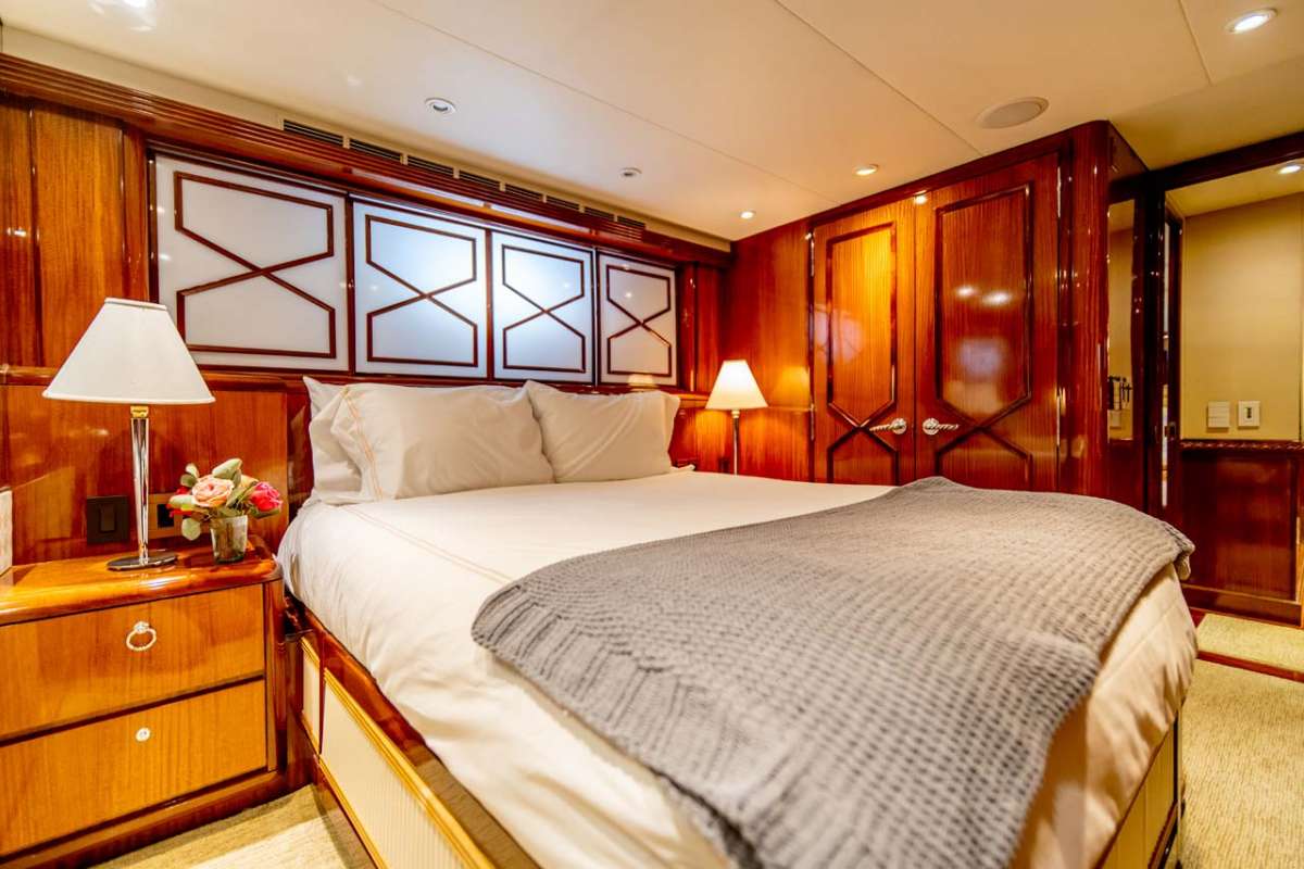 4.3 VIP Cabin.jpg