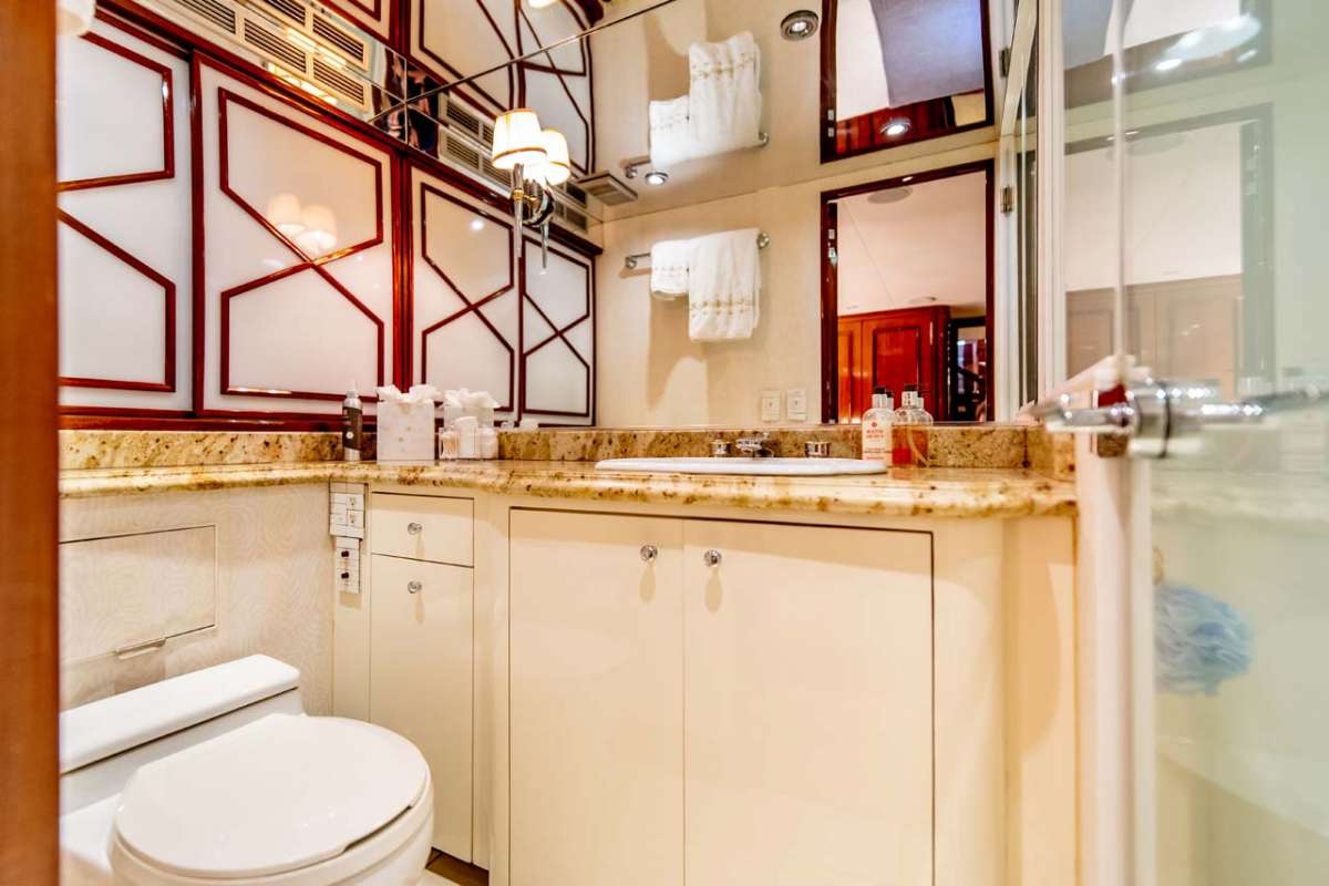 4.4 VIP Ensuite.jpg