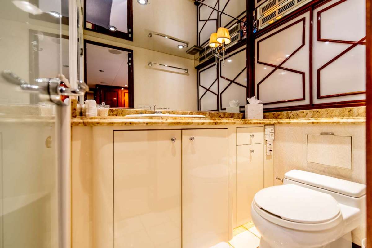 4.6 Guest ensuite.jpg