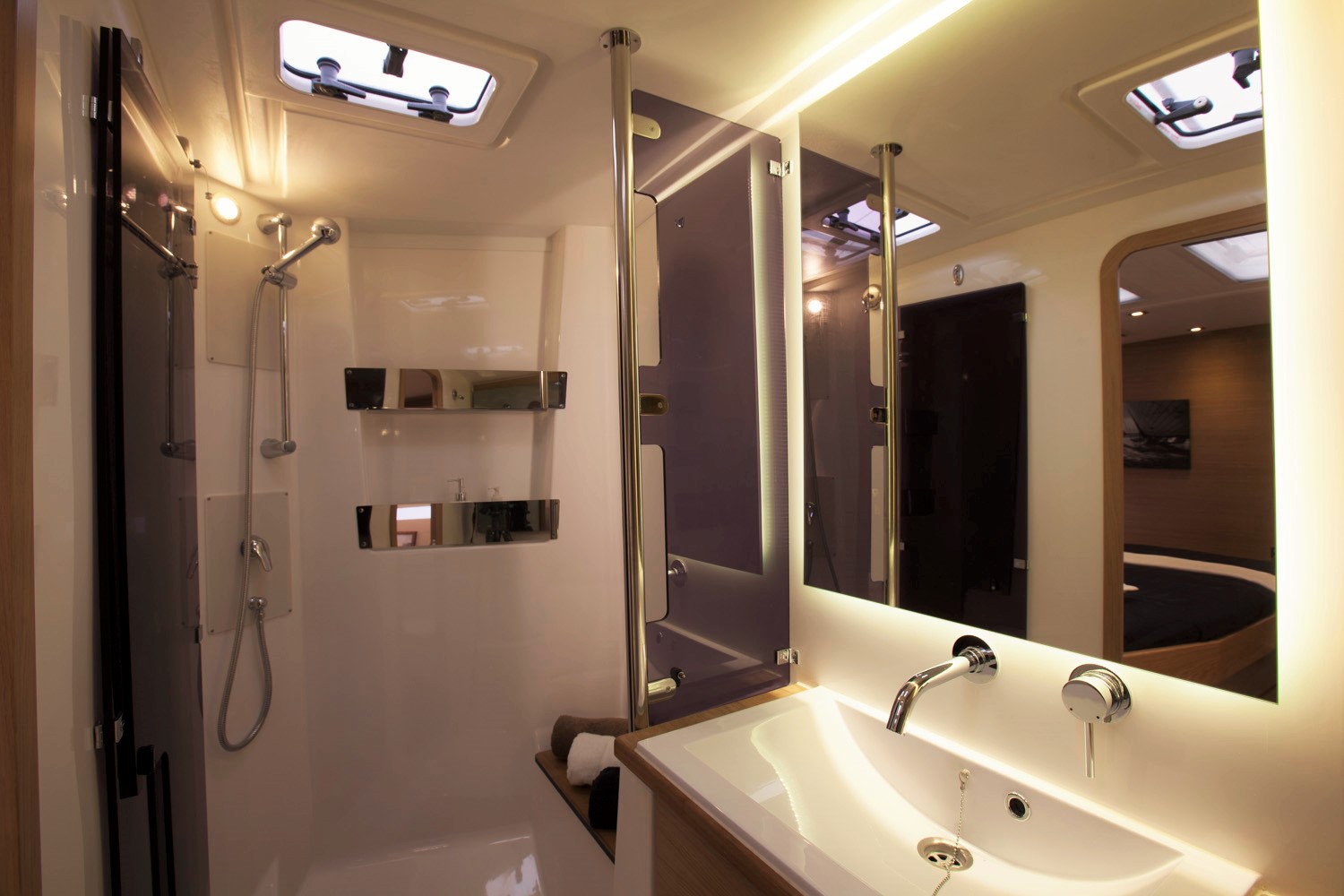 403 Guest ensuite.jpg