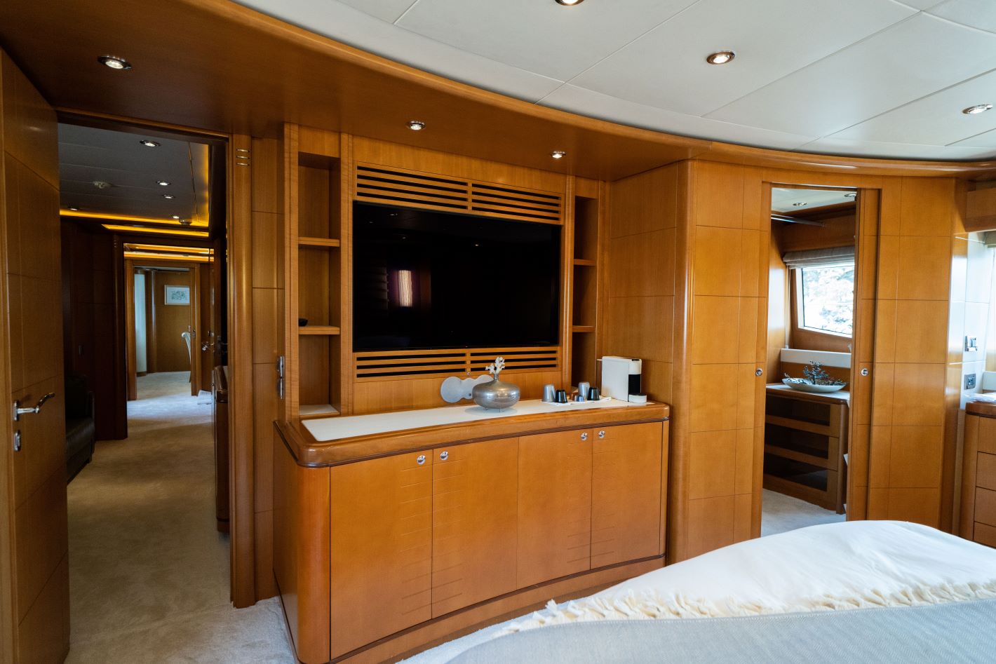 403 Master suite.jpg