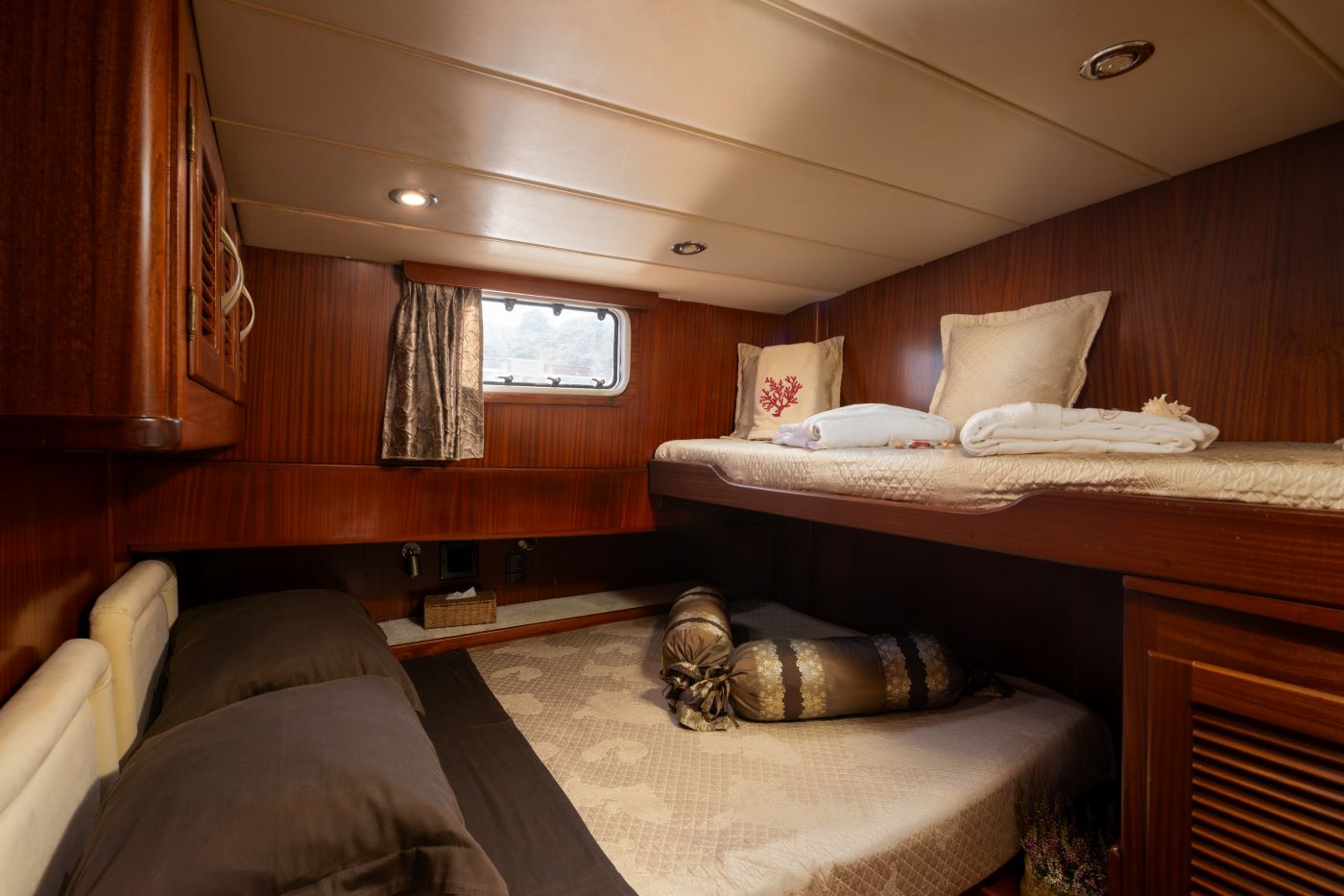 404 Double cabin with pullman.jpg