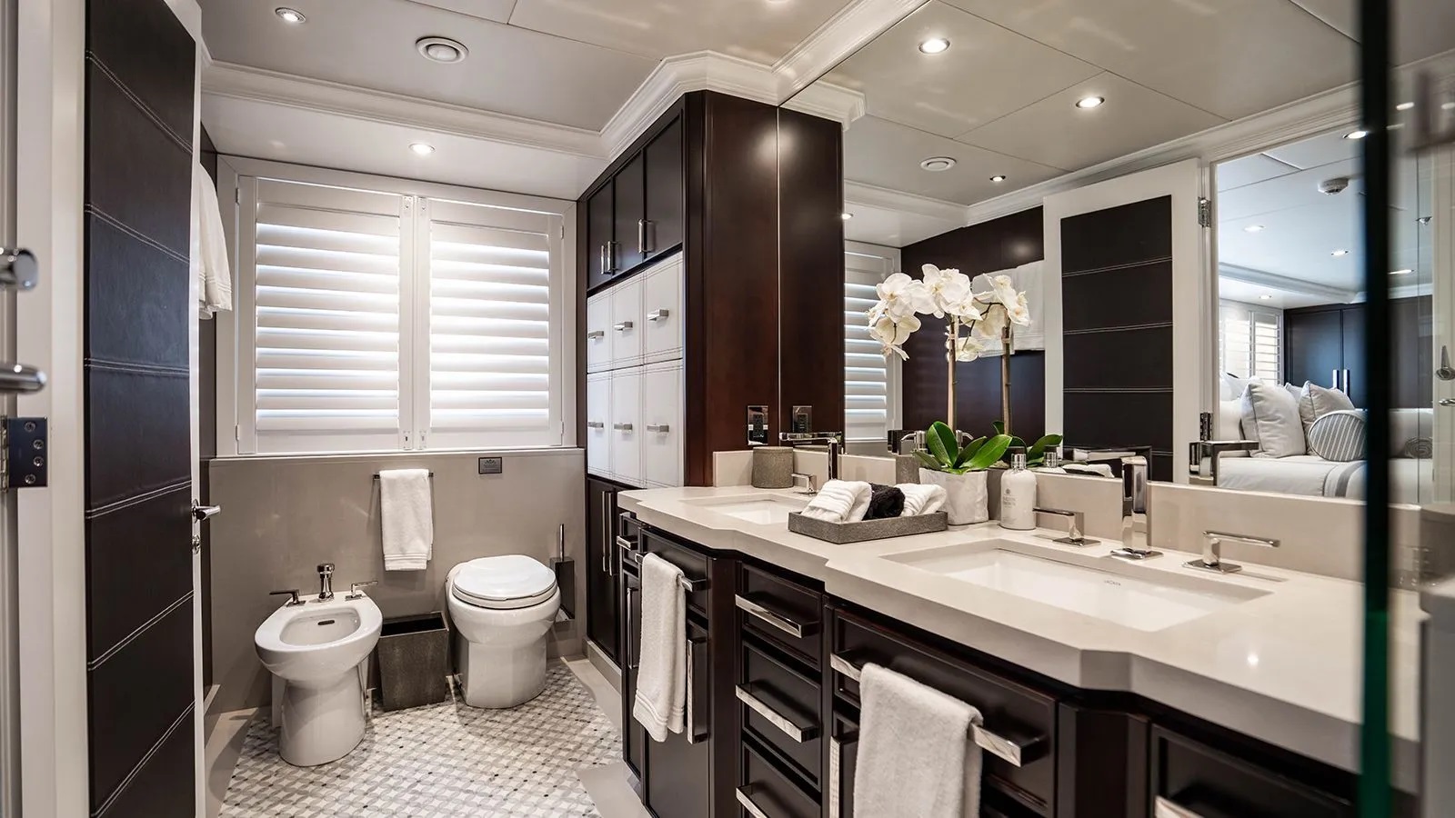 406 Guest ensuite.jpg