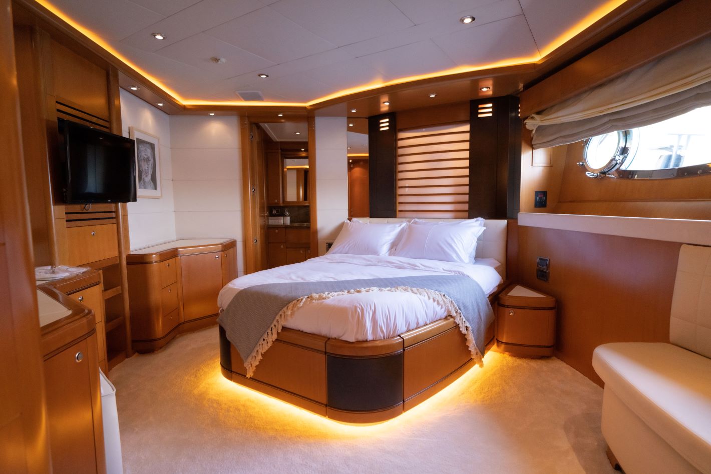 406 VIP suite.jpg