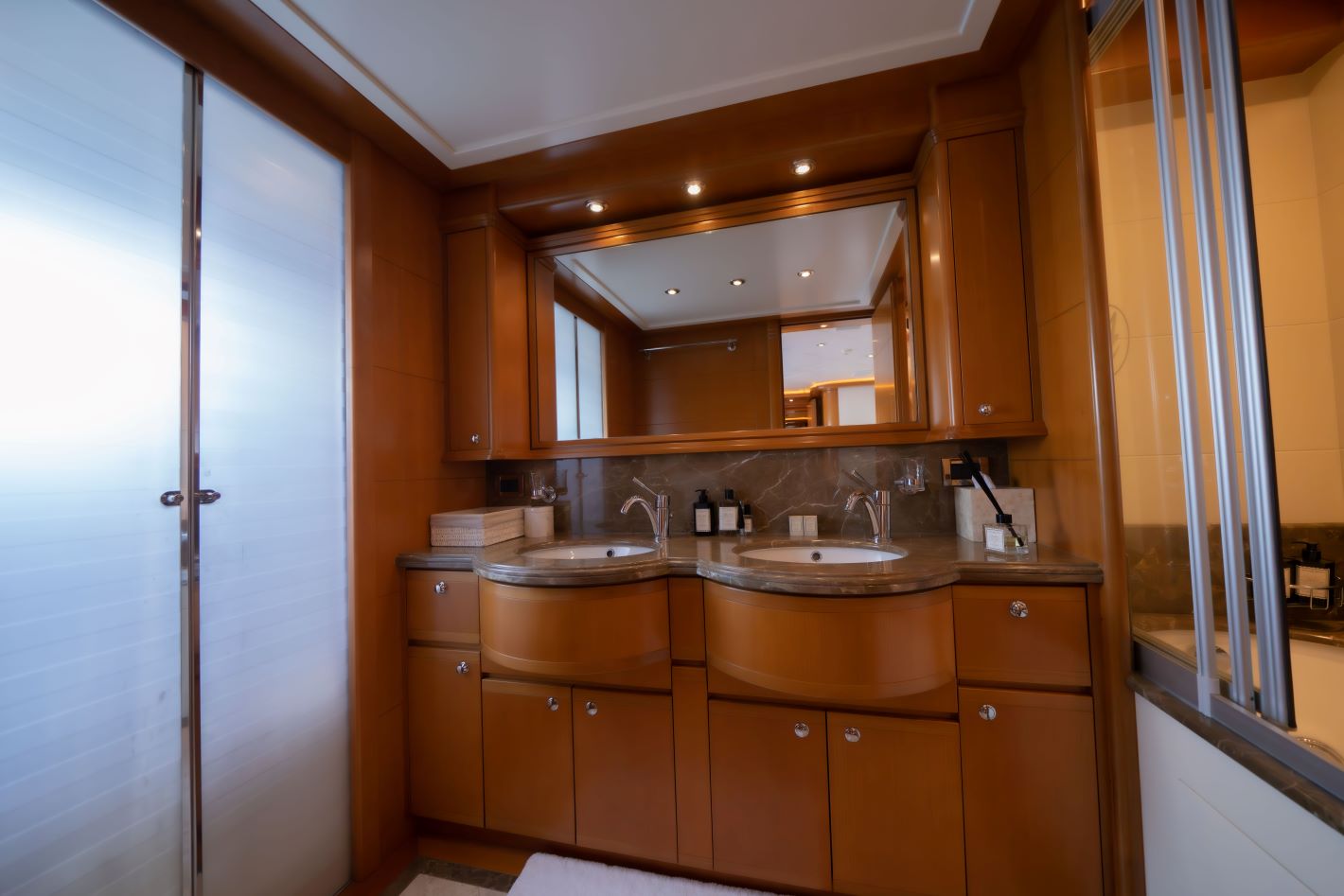 408 VIP ensuite.jpg