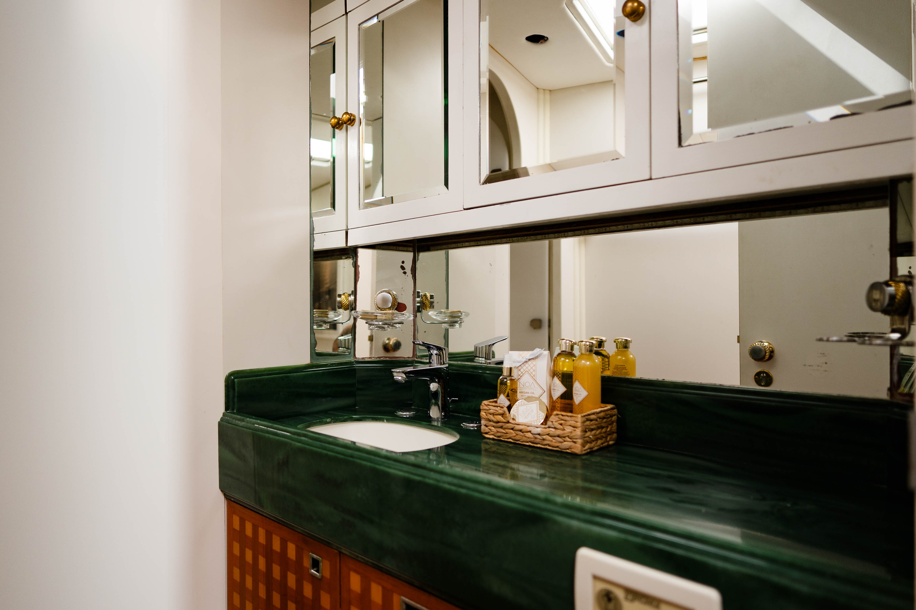 409 Guest ensuite.jpg