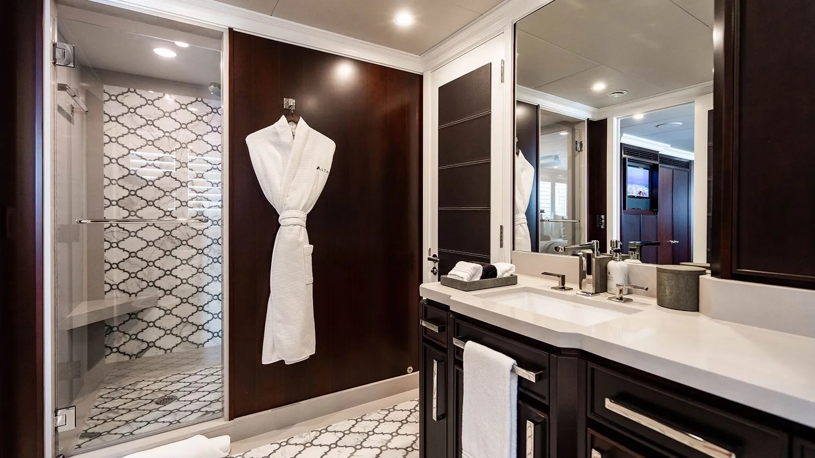 410 Twin ensuite.jpg