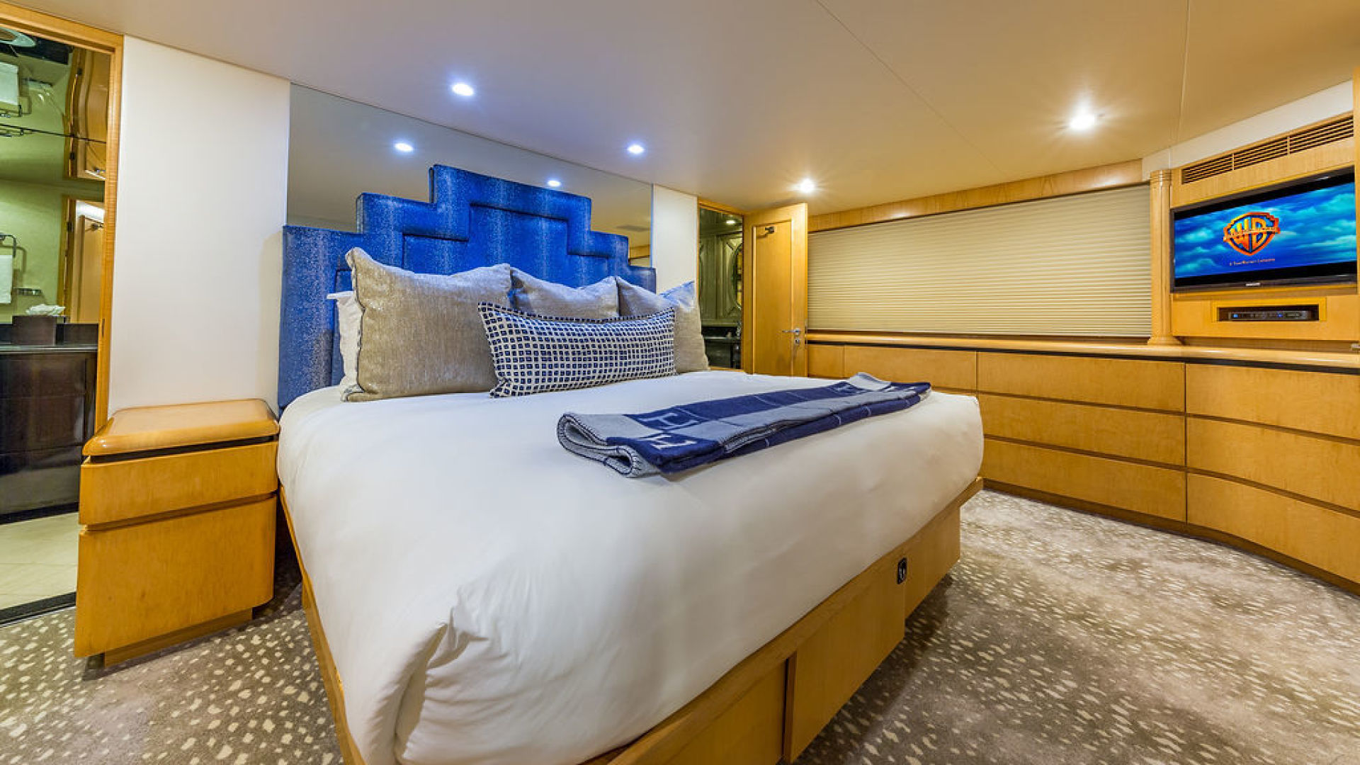 ALEXANDRA JANE Interior - Master cabin 3.jpg
