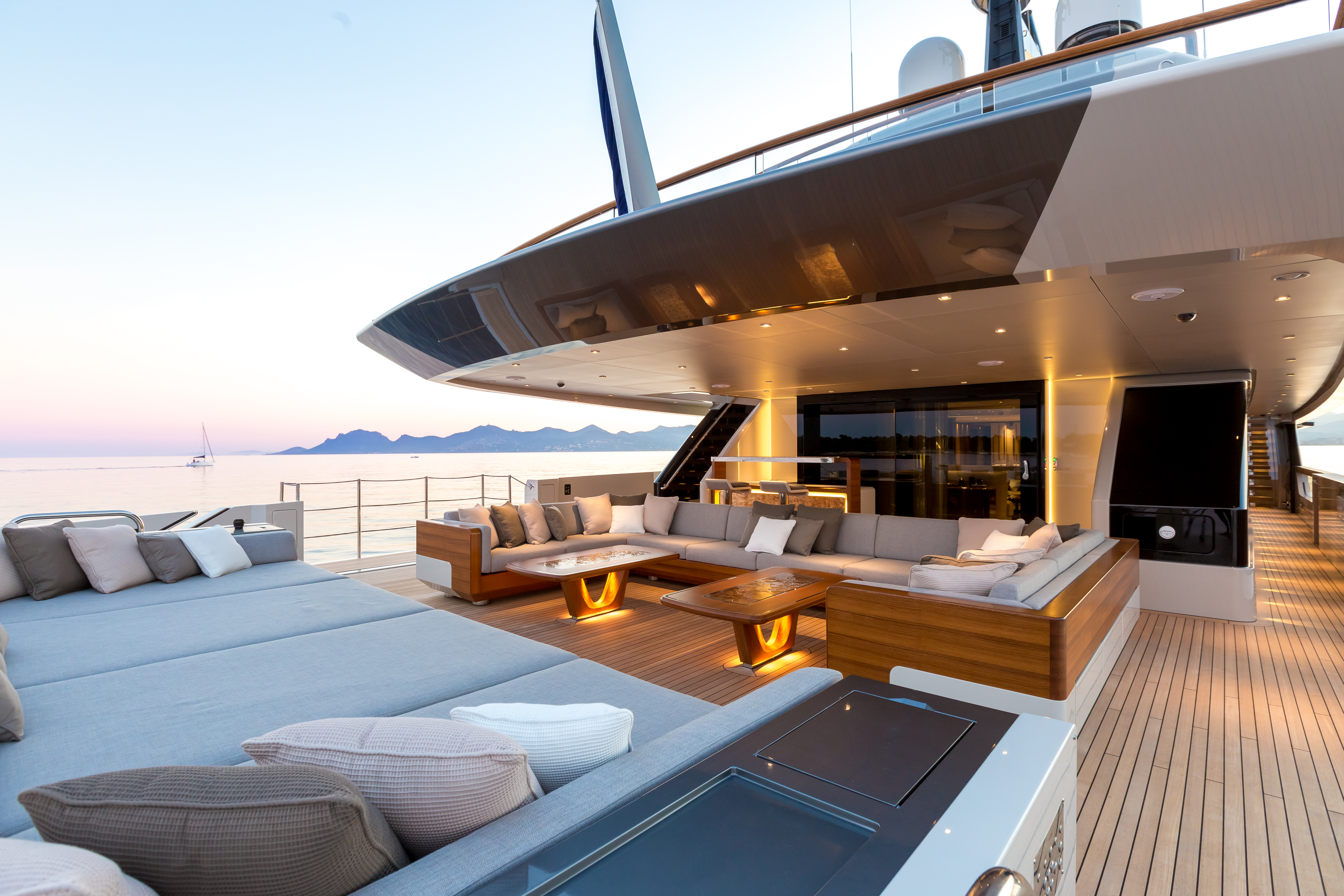 Aft deck 00002.jpg