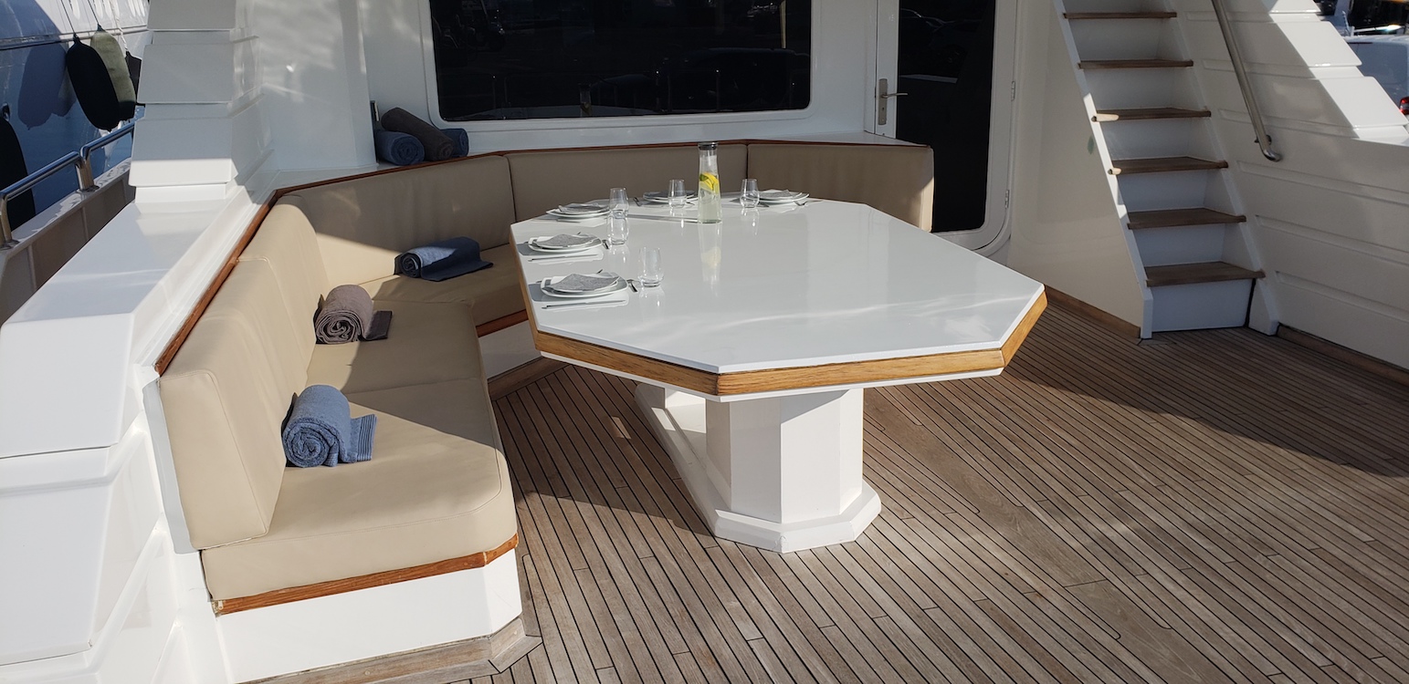 Aft deck seat .jpg