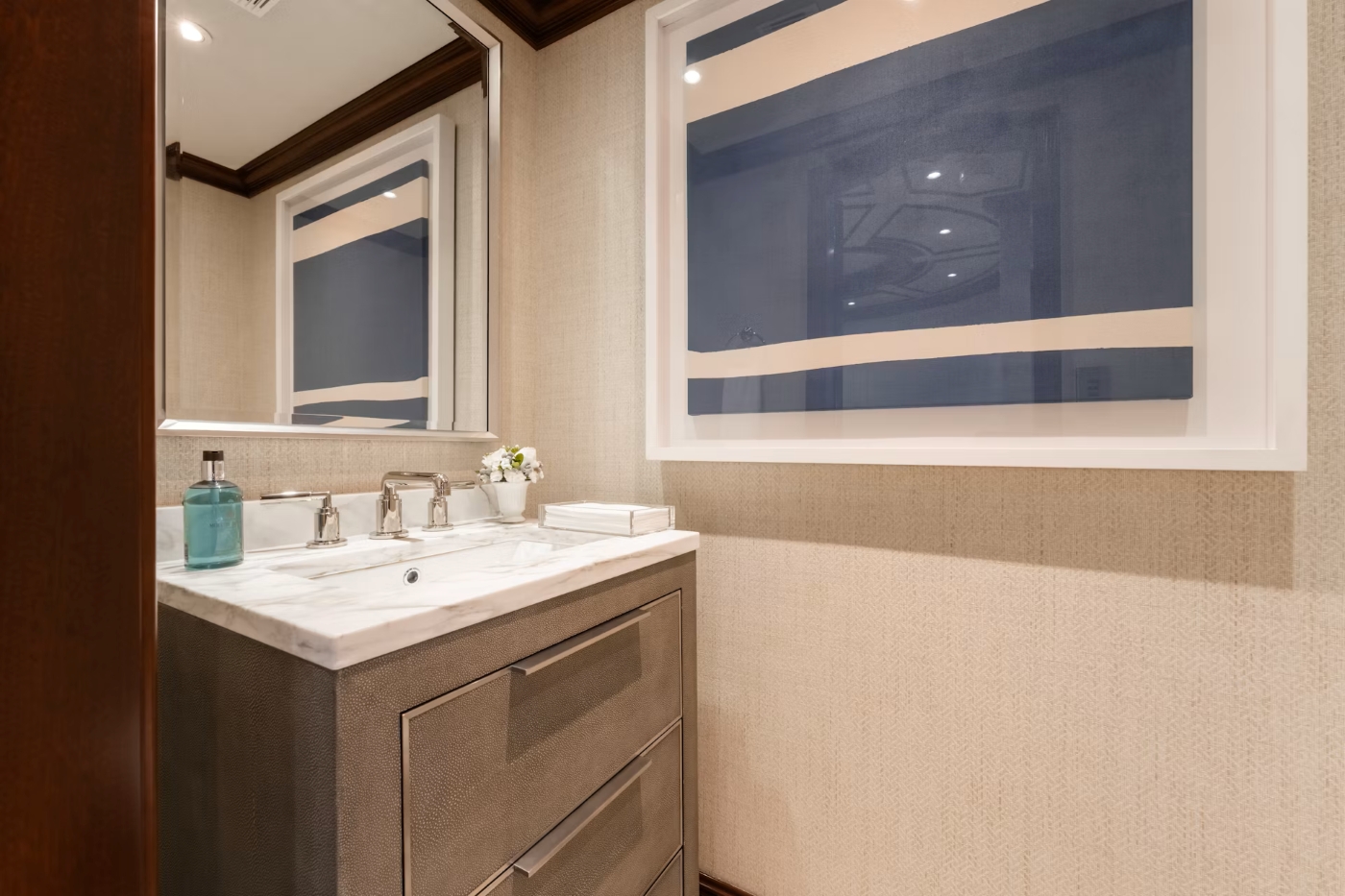 Bathroom 03.jpg