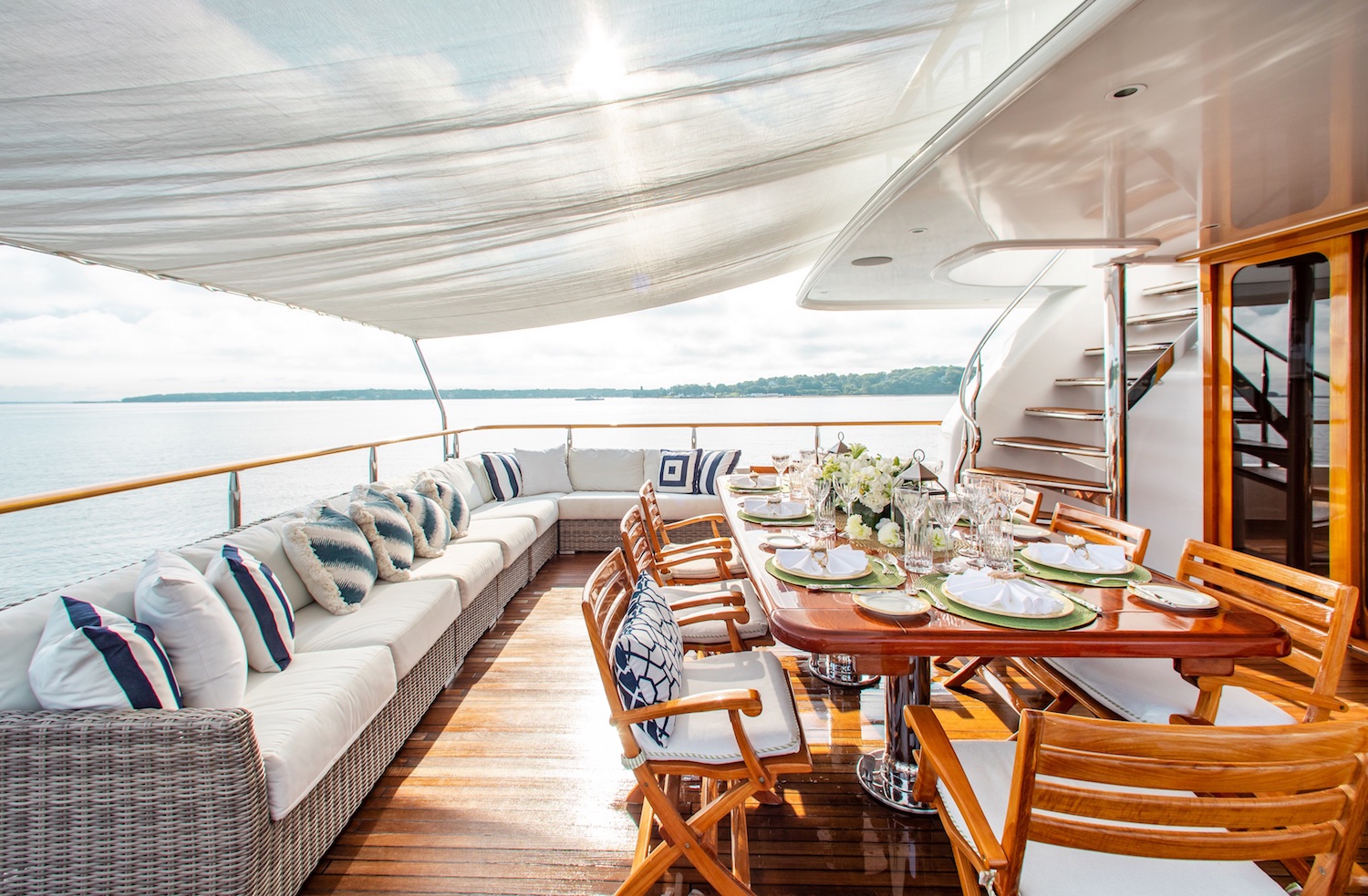 Bridge deck - alfresco dining.jpg