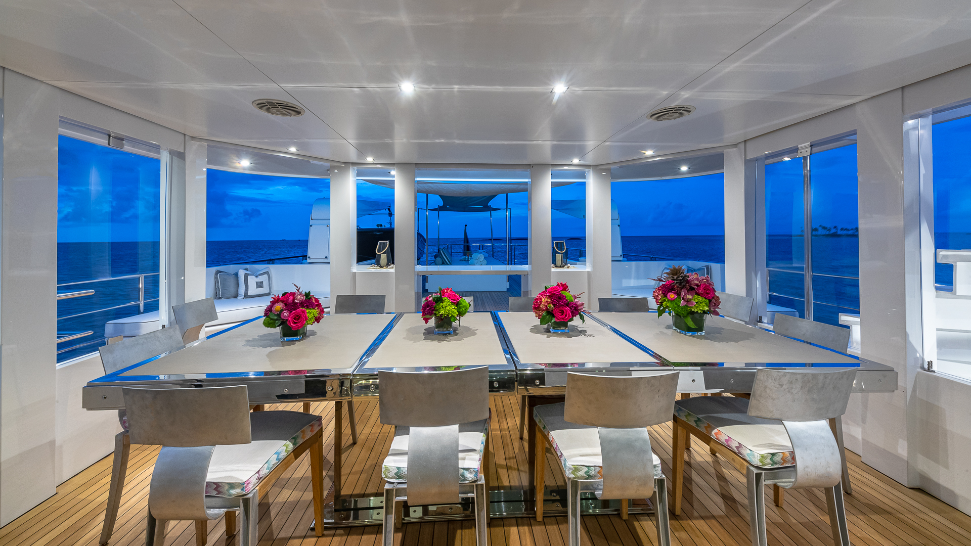 Convertible Outdoor Dining (aft of sky lounge).jpg